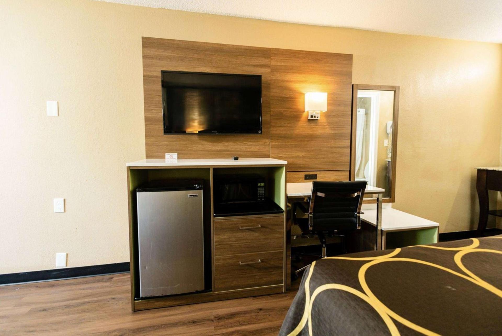 Super 8 by Wyndham Cincinnati-Springdale OH photo 29