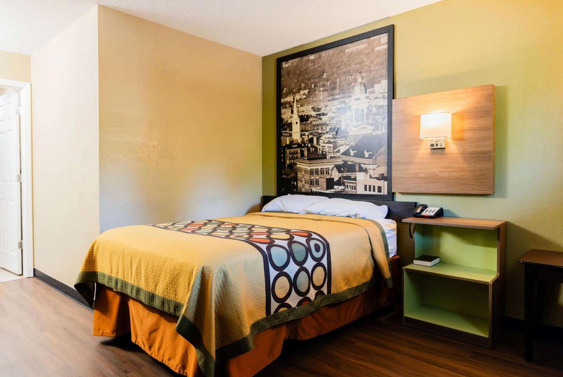 Super 8 by Wyndham Cincinnati-Springdale OH photo 31