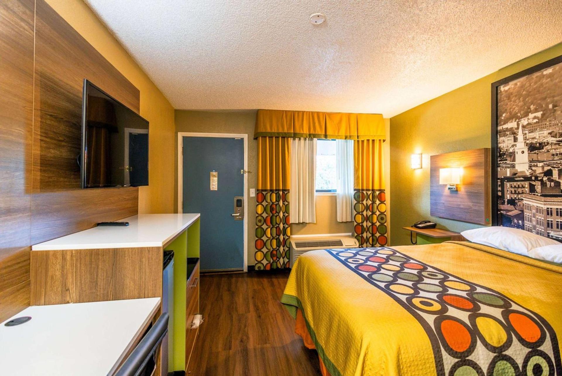 Super 8 by Wyndham Cincinnati-Springdale OH photo 33