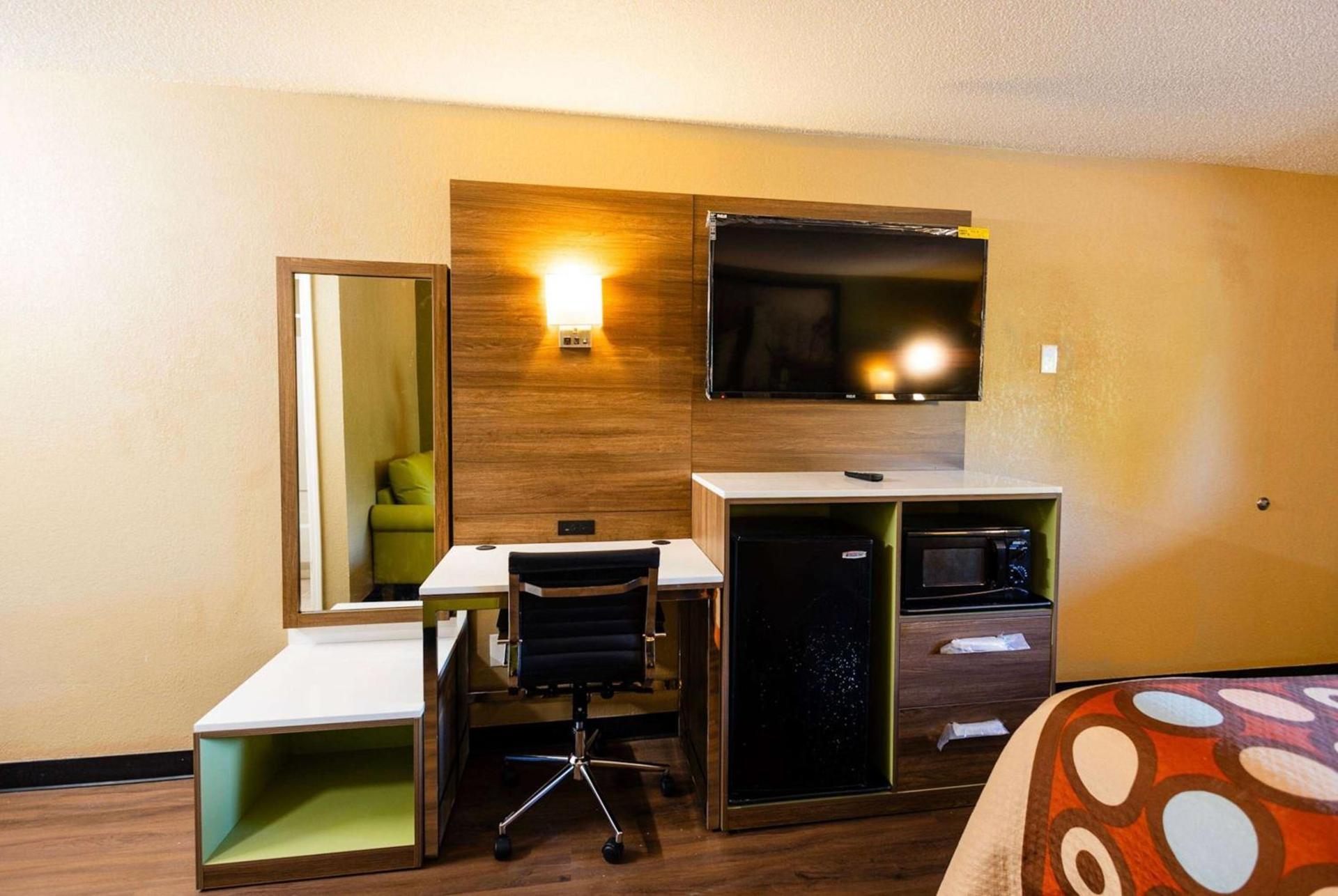 Super 8 by Wyndham Cincinnati-Springdale OH photo 38