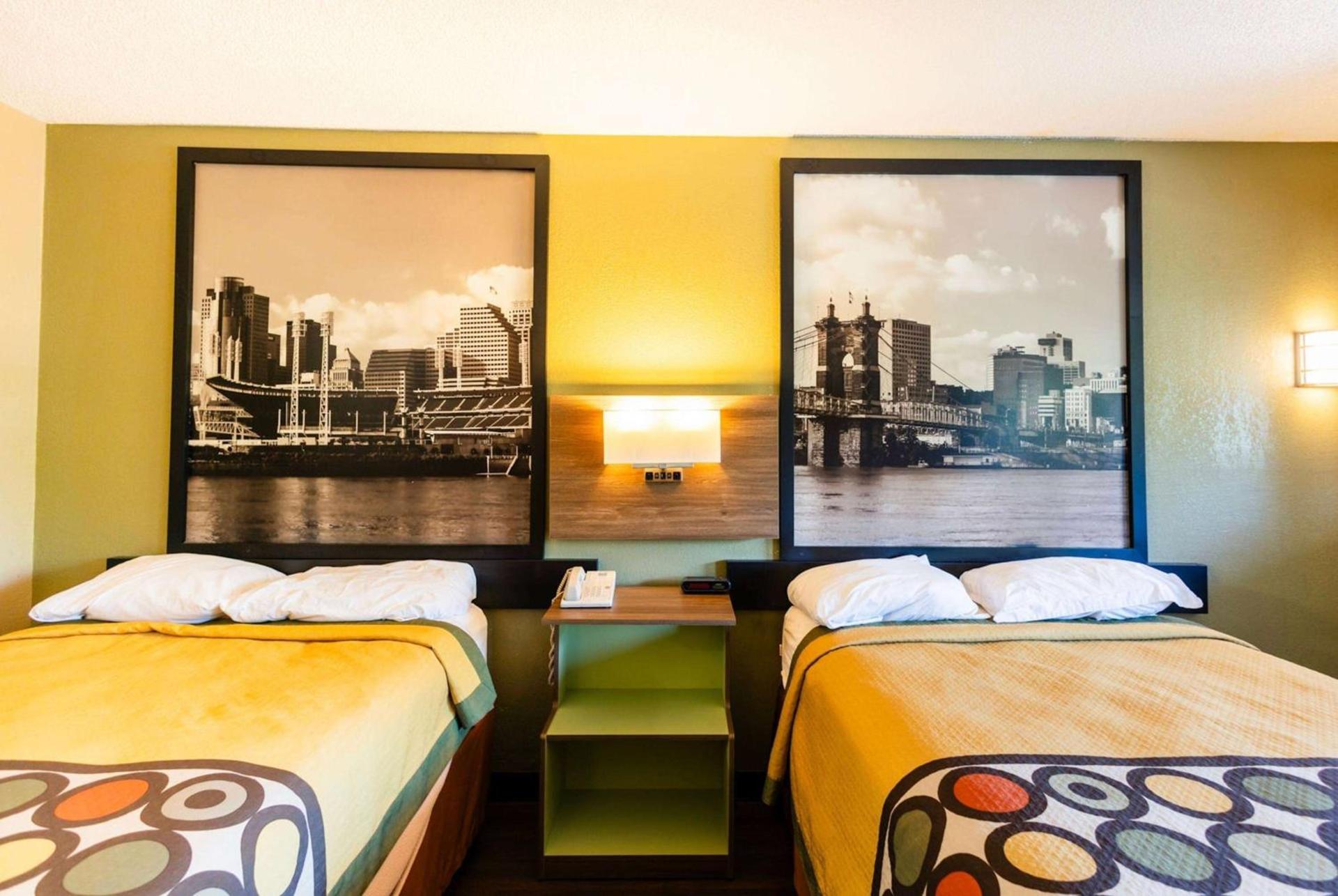 Super 8 by Wyndham Cincinnati-Springdale OH photo 35