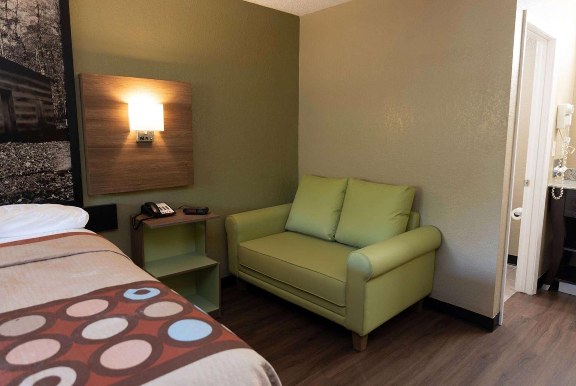 Super 8 by Wyndham Cincinnati-Springdale OH photo 39