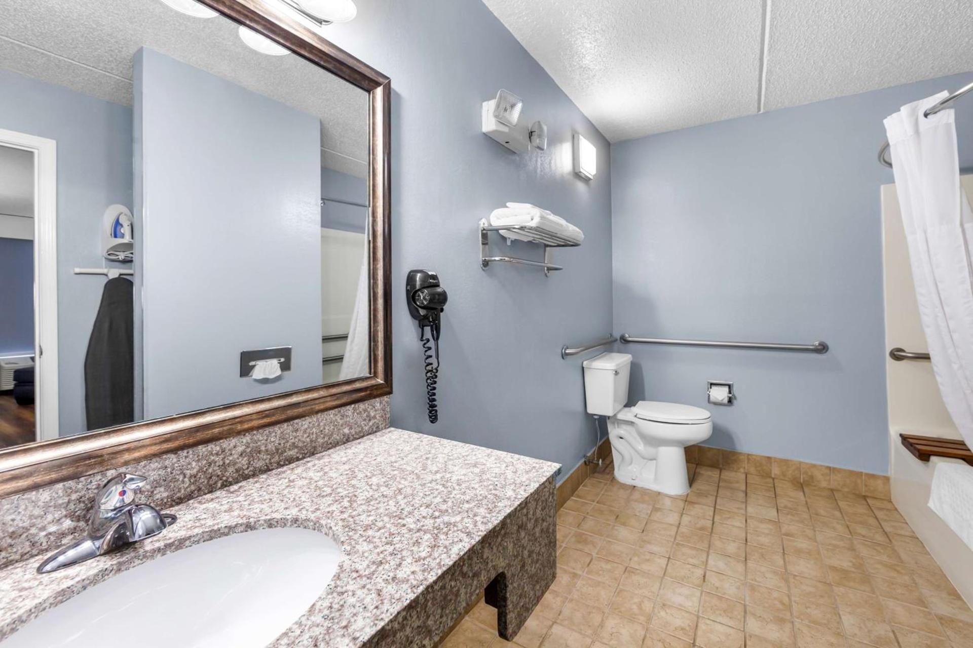 Quality Inn photo 19