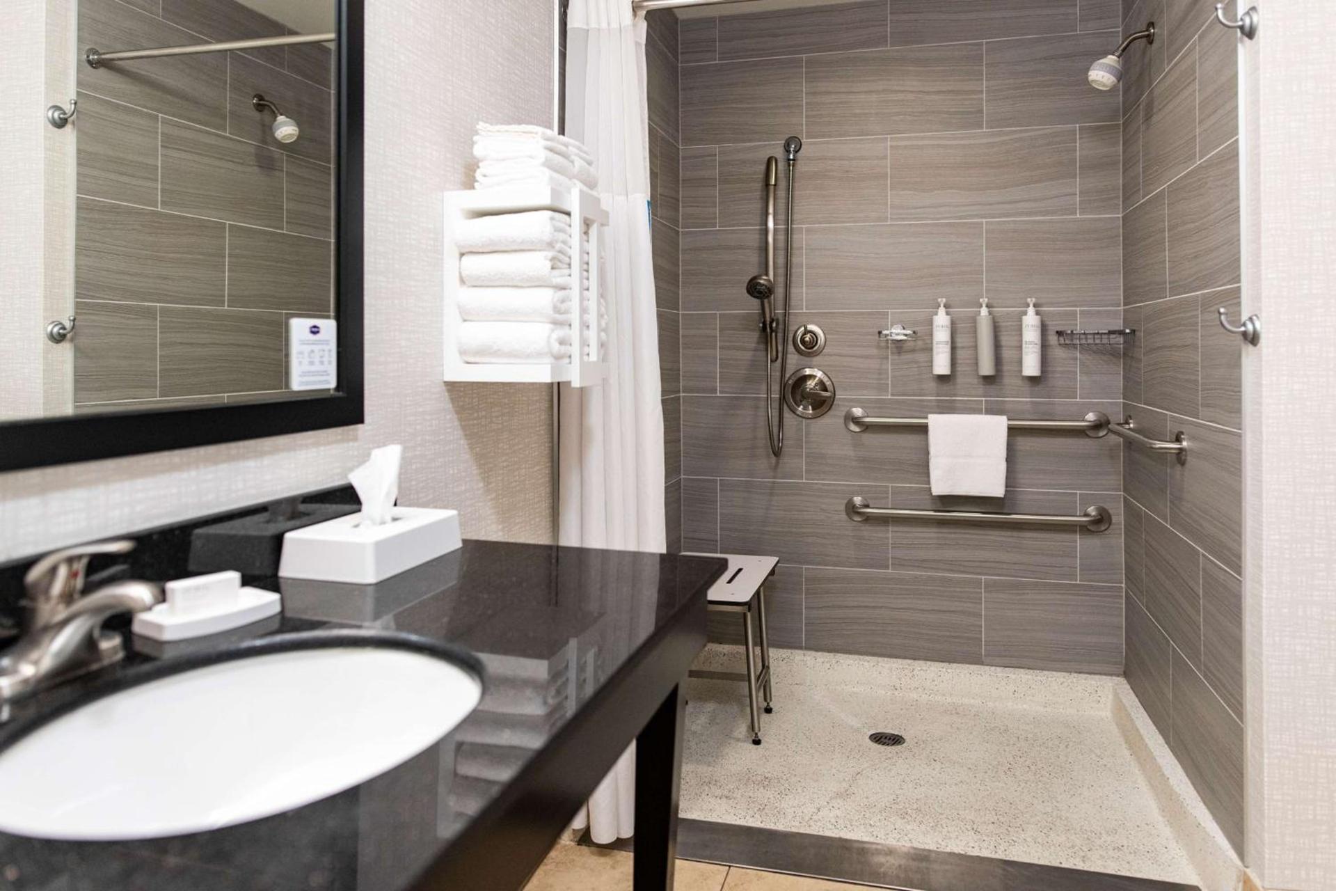 Hampton Inn & Suites Effingham photo 32