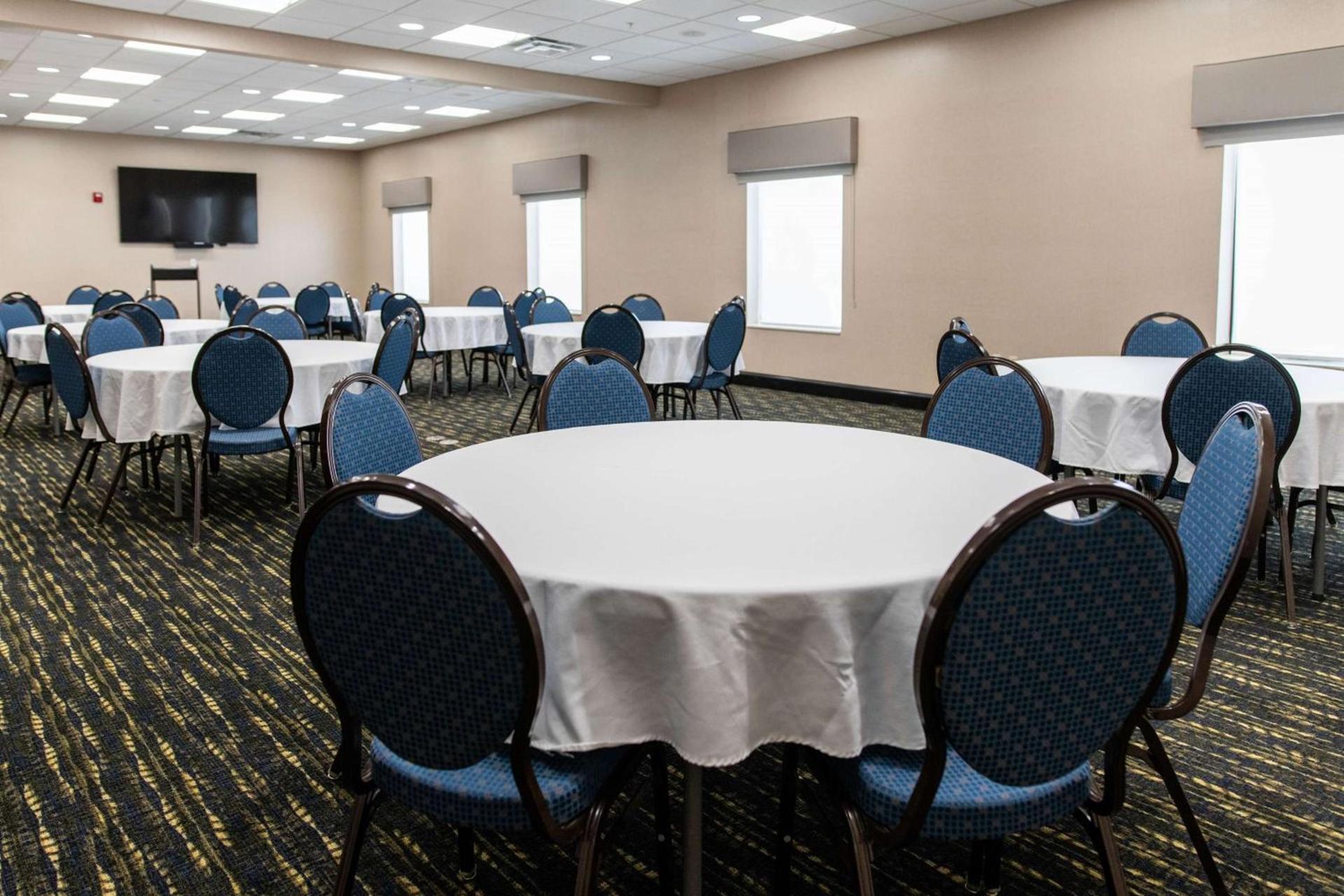 Hampton Inn & Suites Effingham photo 58