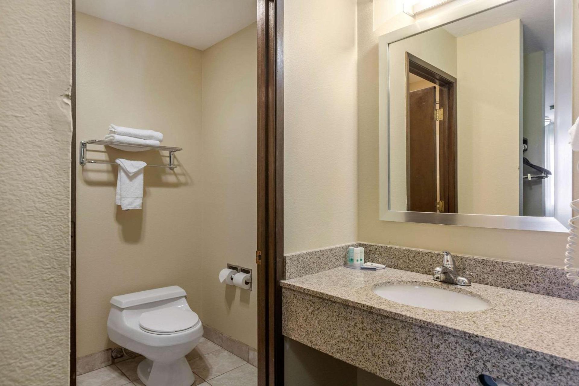 Quality Inn Ontario photo 18