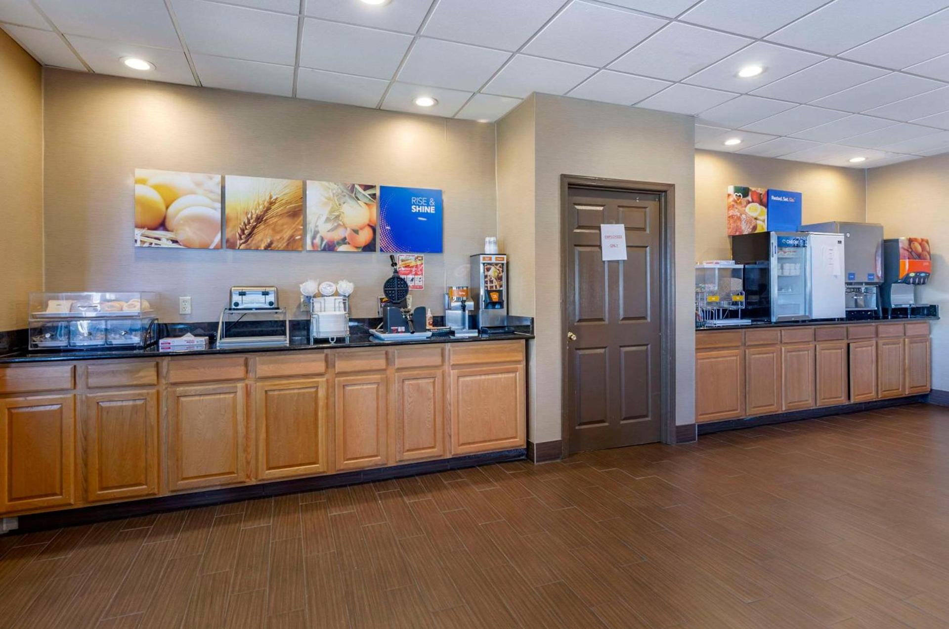 Comfort Inn & Suites Raphine - Lexington near I-81 and I-64 photo 30
