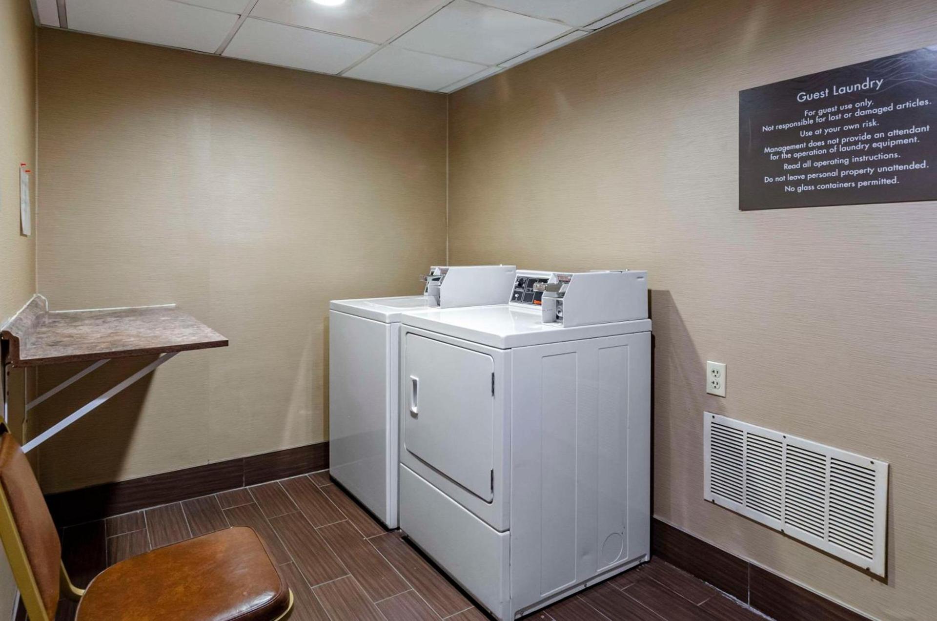 Comfort Inn & Suites Raphine - Lexington near I-81 and I-64 photo 32