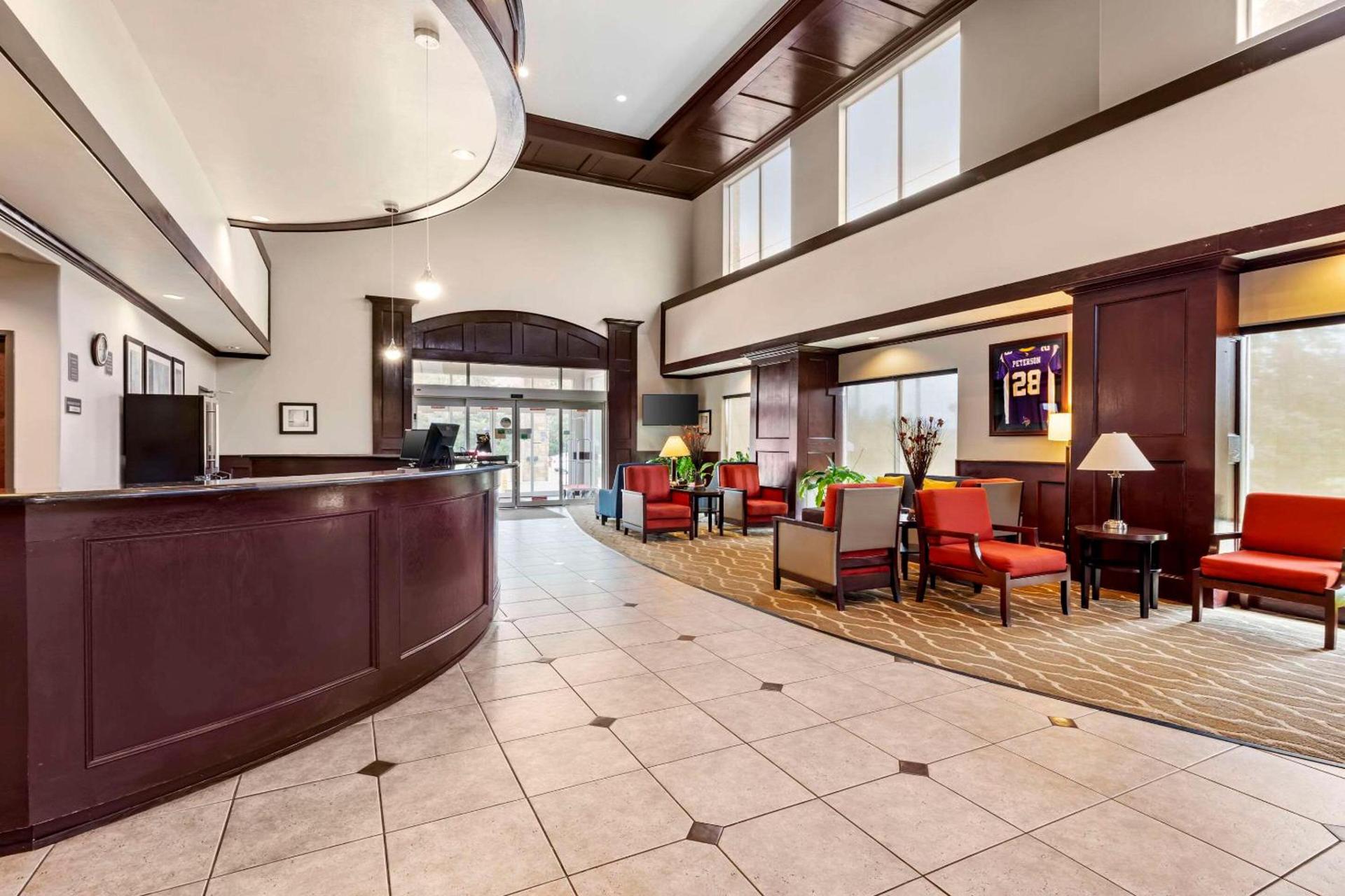 Comfort Suites Palestine photo 6