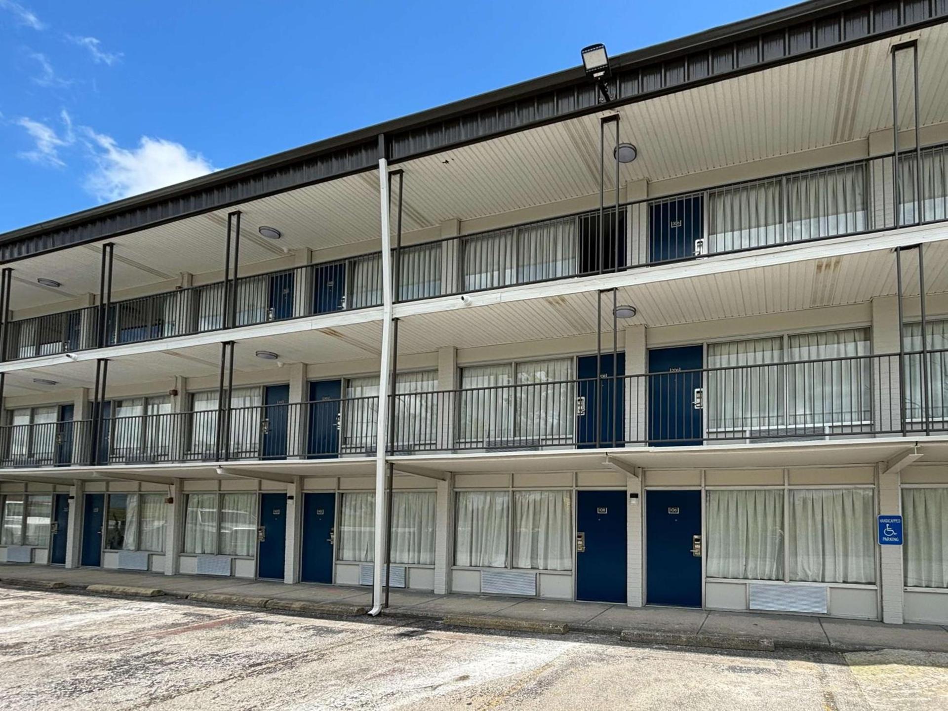Motel 6 Richmond, KY EKU Campus Area — hotel in Richmond