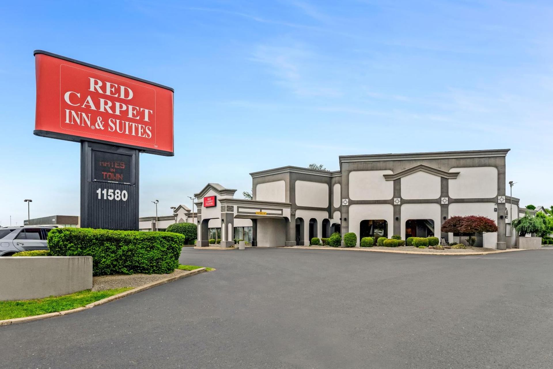 Red Carpet Inn & Suites photo 1