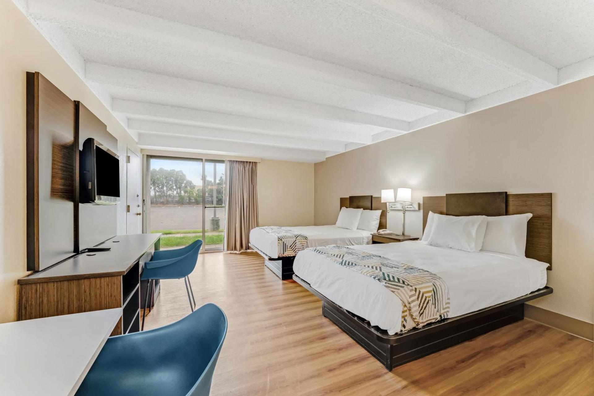 Red Carpet Inn & Suites photo 5