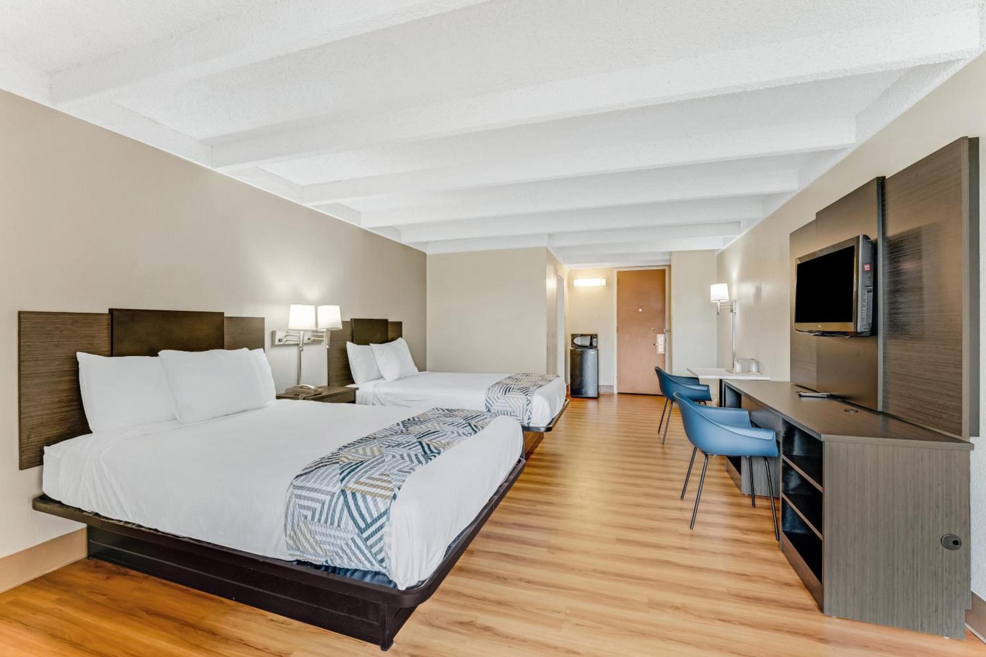 Red Carpet Inn & Suites photo 4