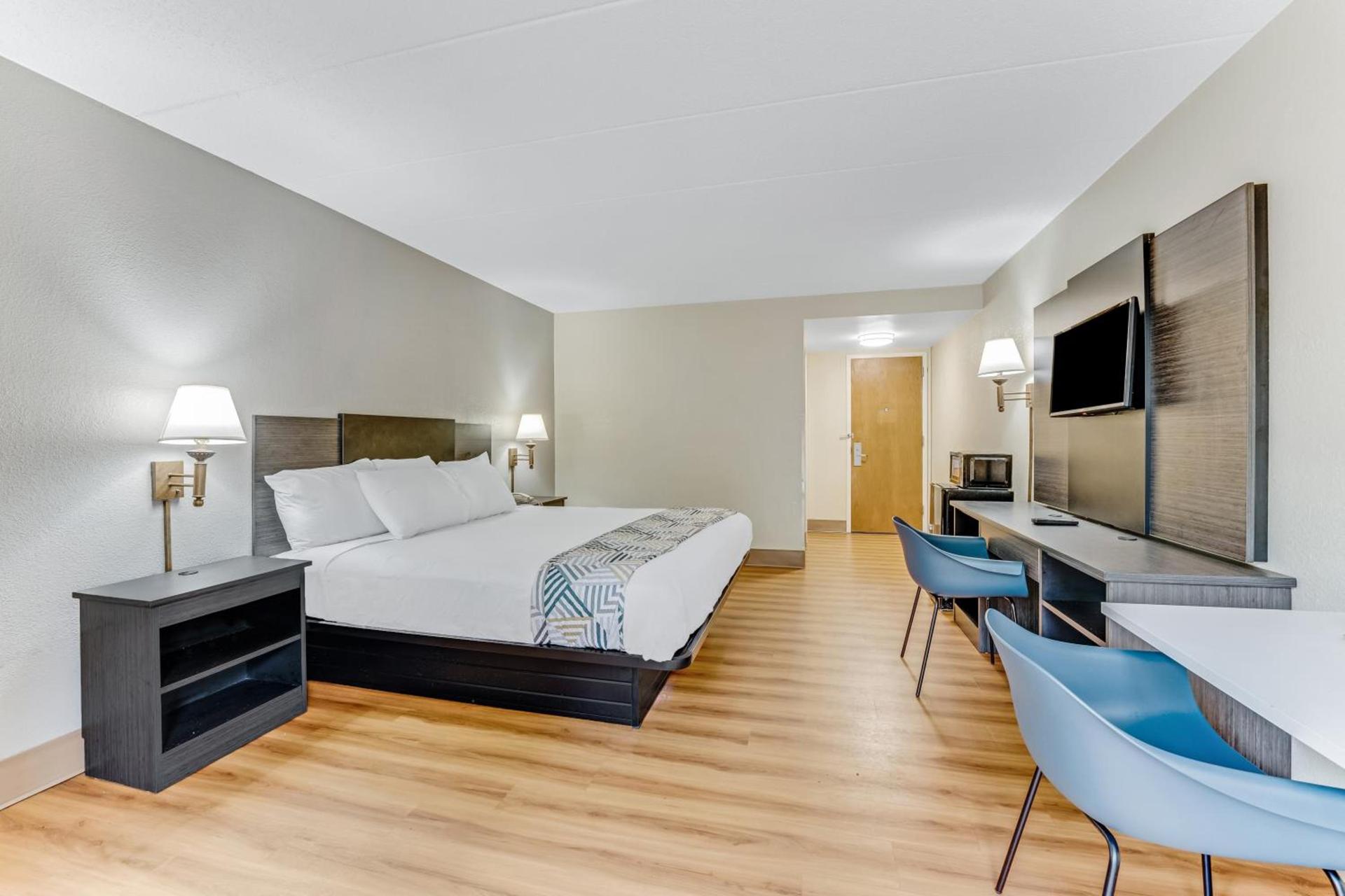 Red Carpet Inn & Suites photo 9