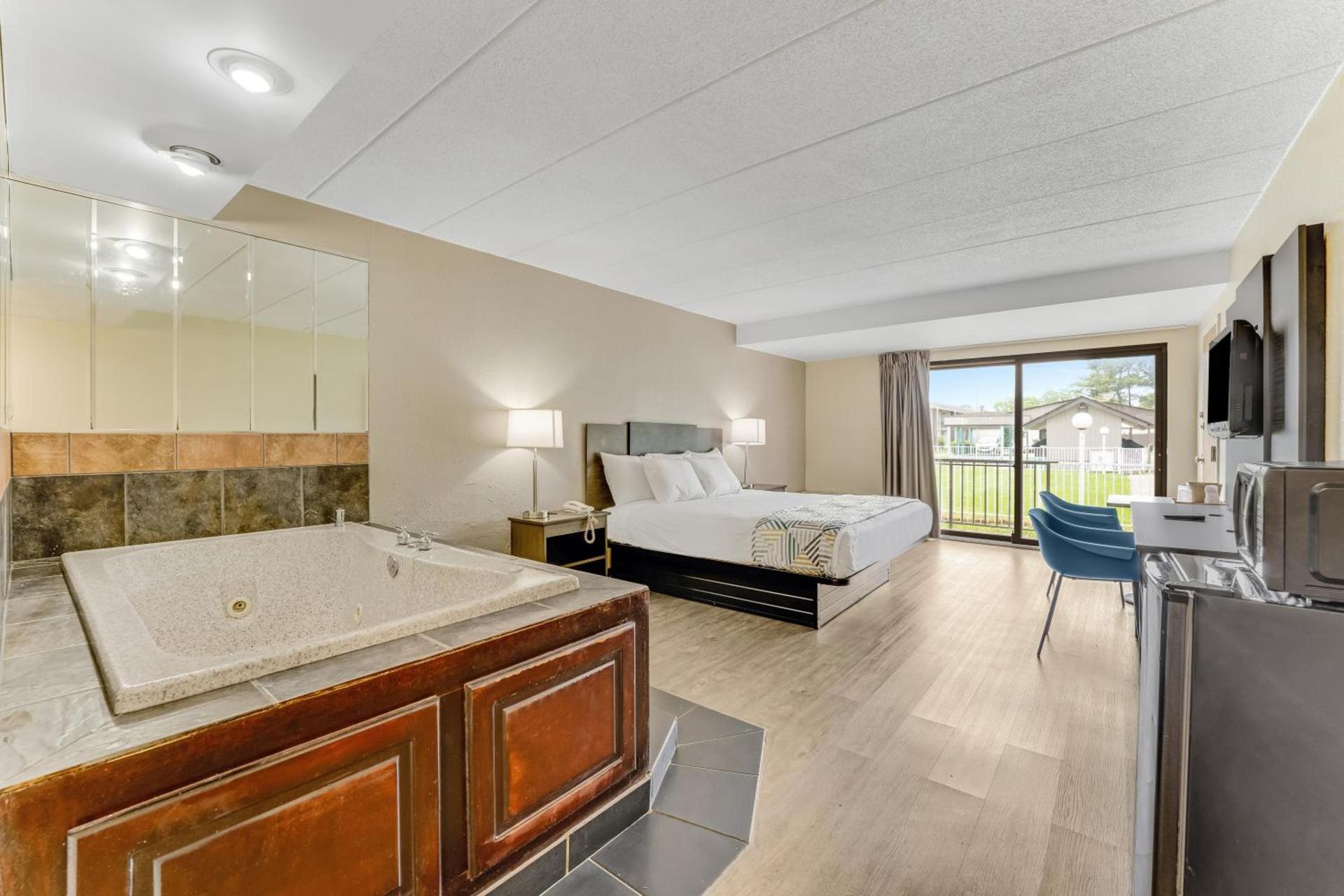 Red Carpet Inn & Suites photo 12