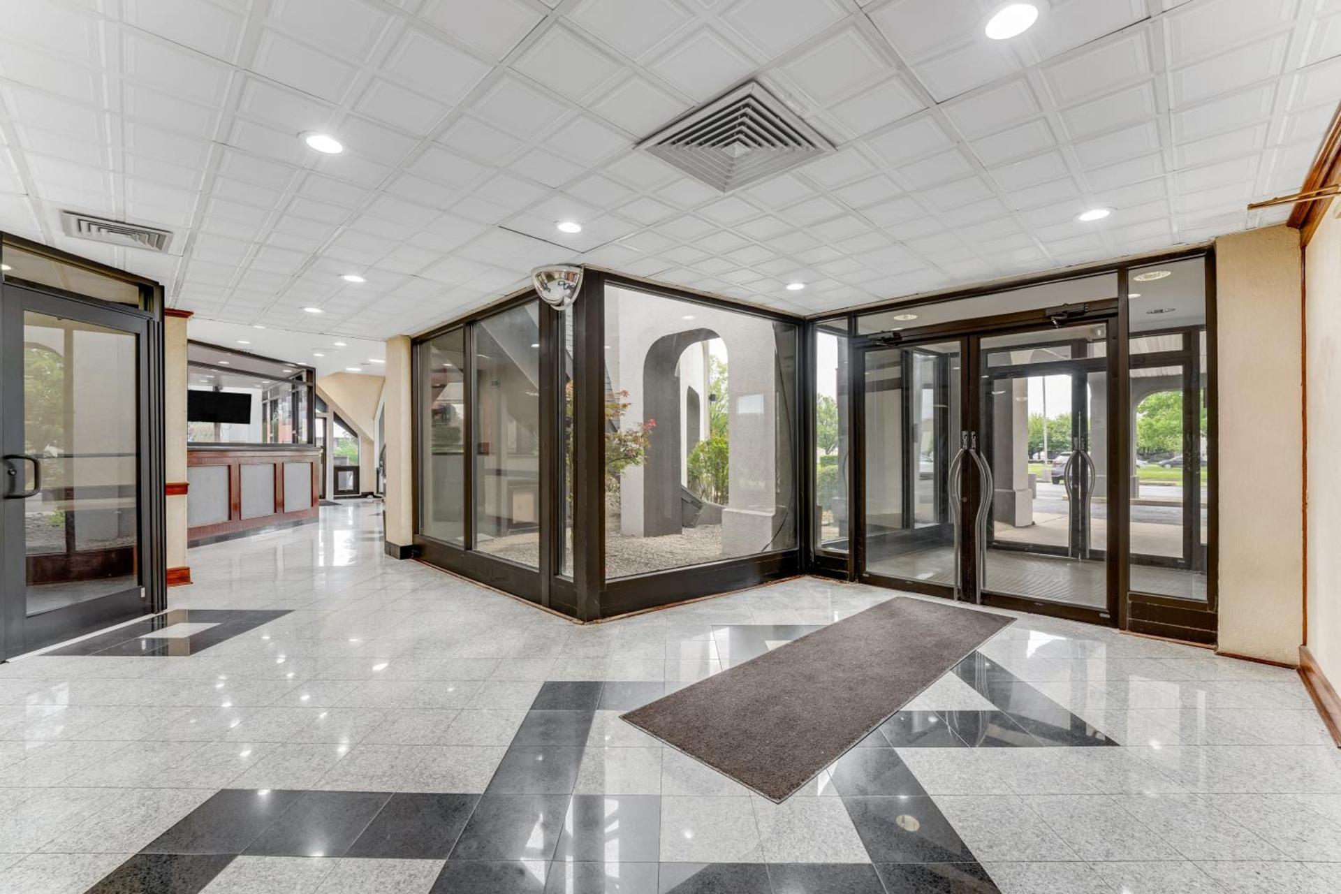Red Carpet Inn & Suites photo 2