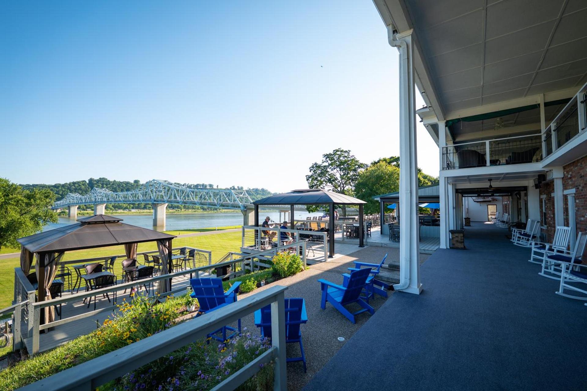 Riverboat Inn & Suites photo 17