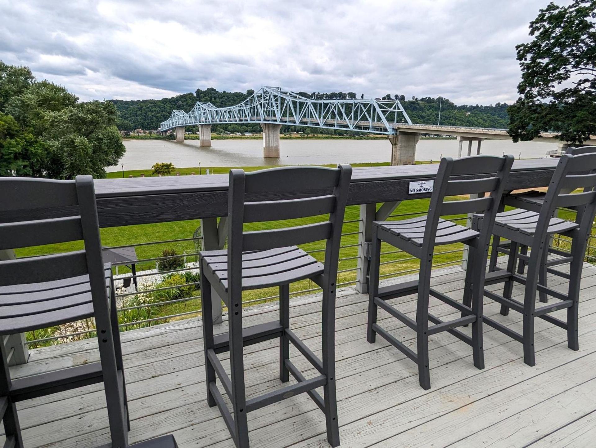 Riverboat Inn & Suites photo 29