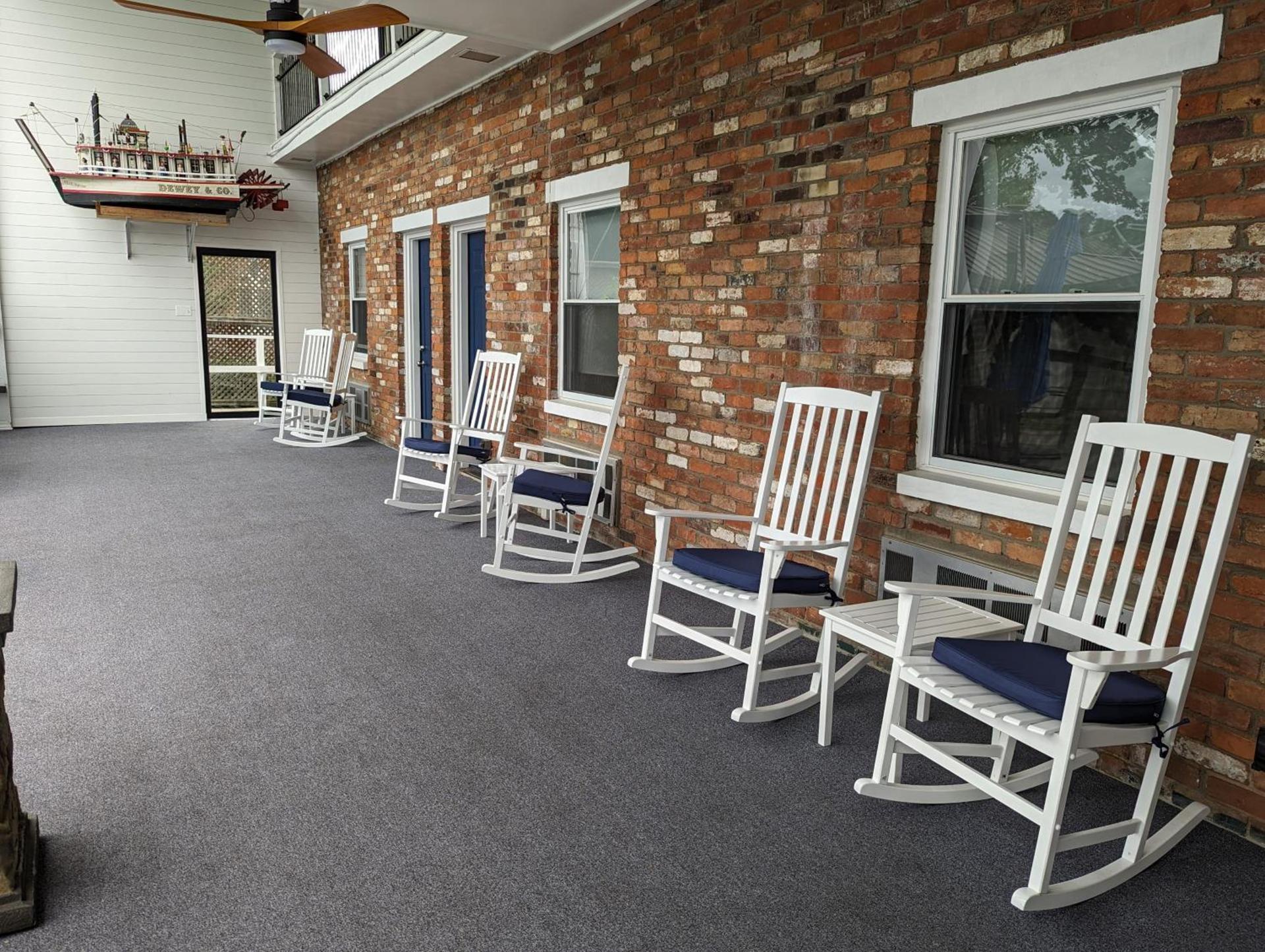 Riverboat Inn & Suites photo 35