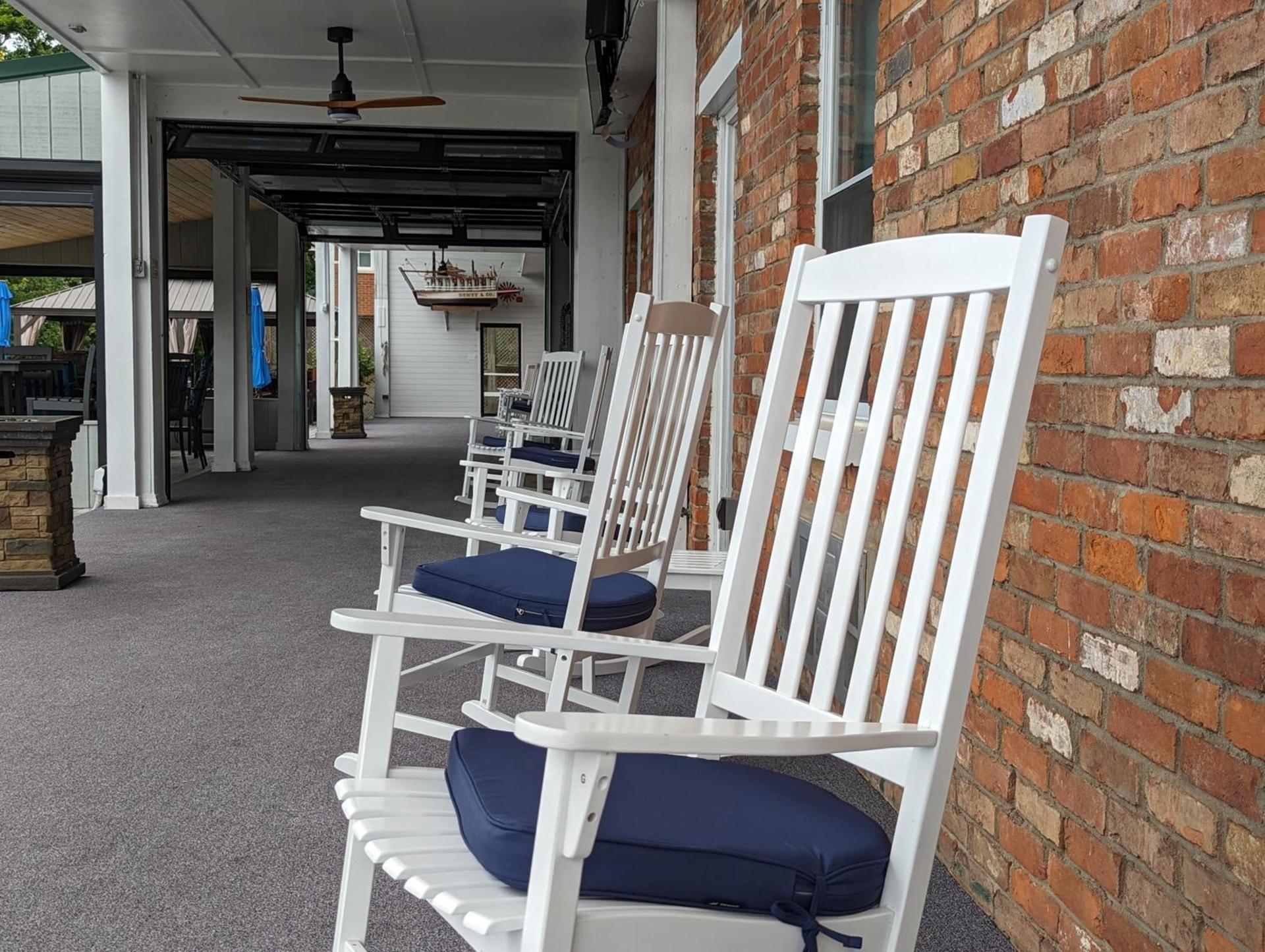 Riverboat Inn & Suites photo 32
