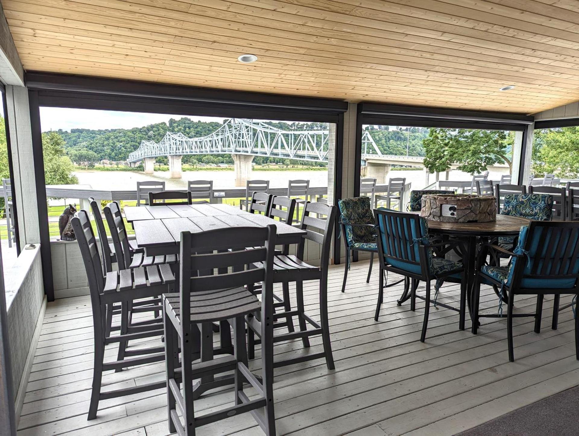 Riverboat Inn & Suites photo 30