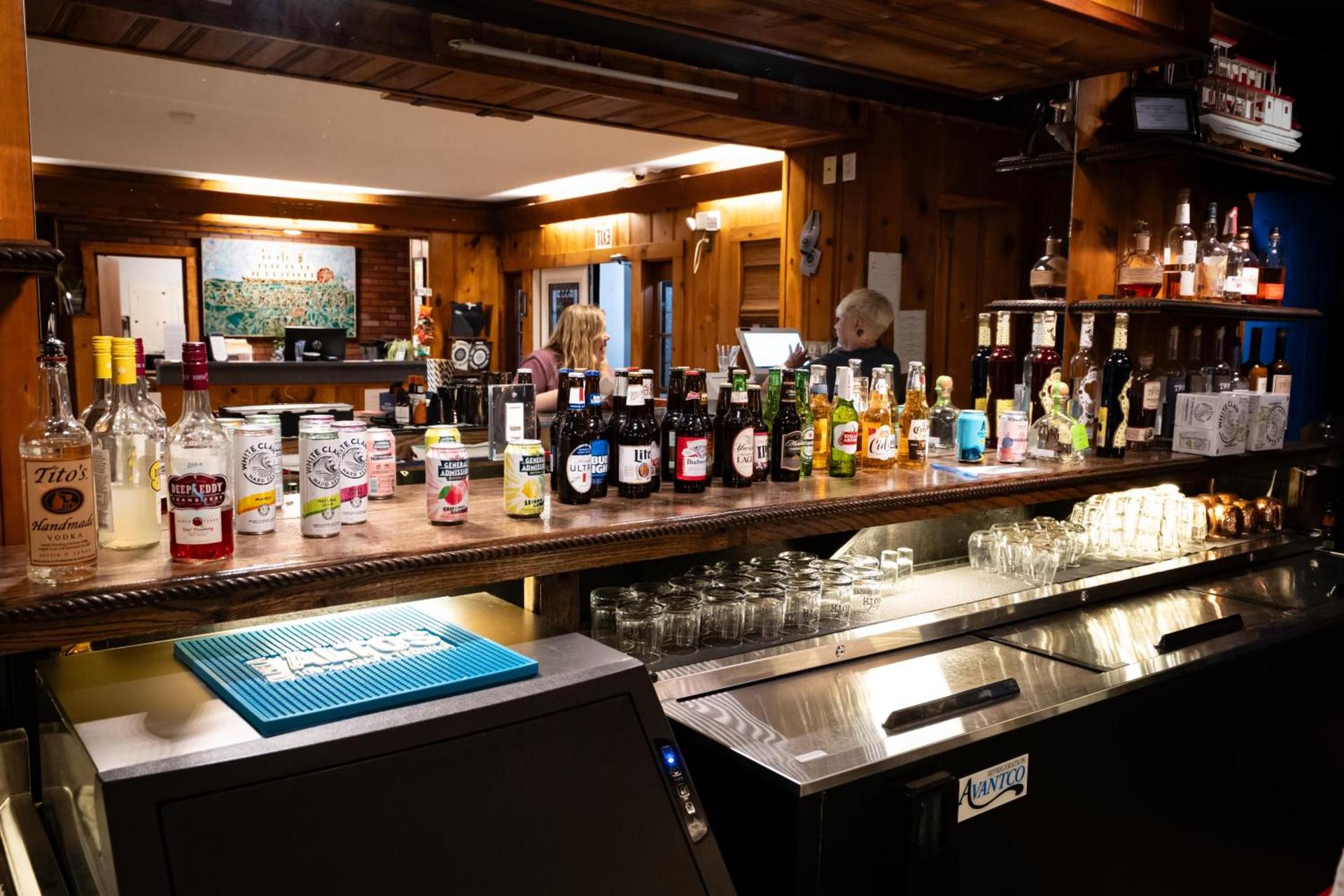 Riverboat Inn & Suites photo 20