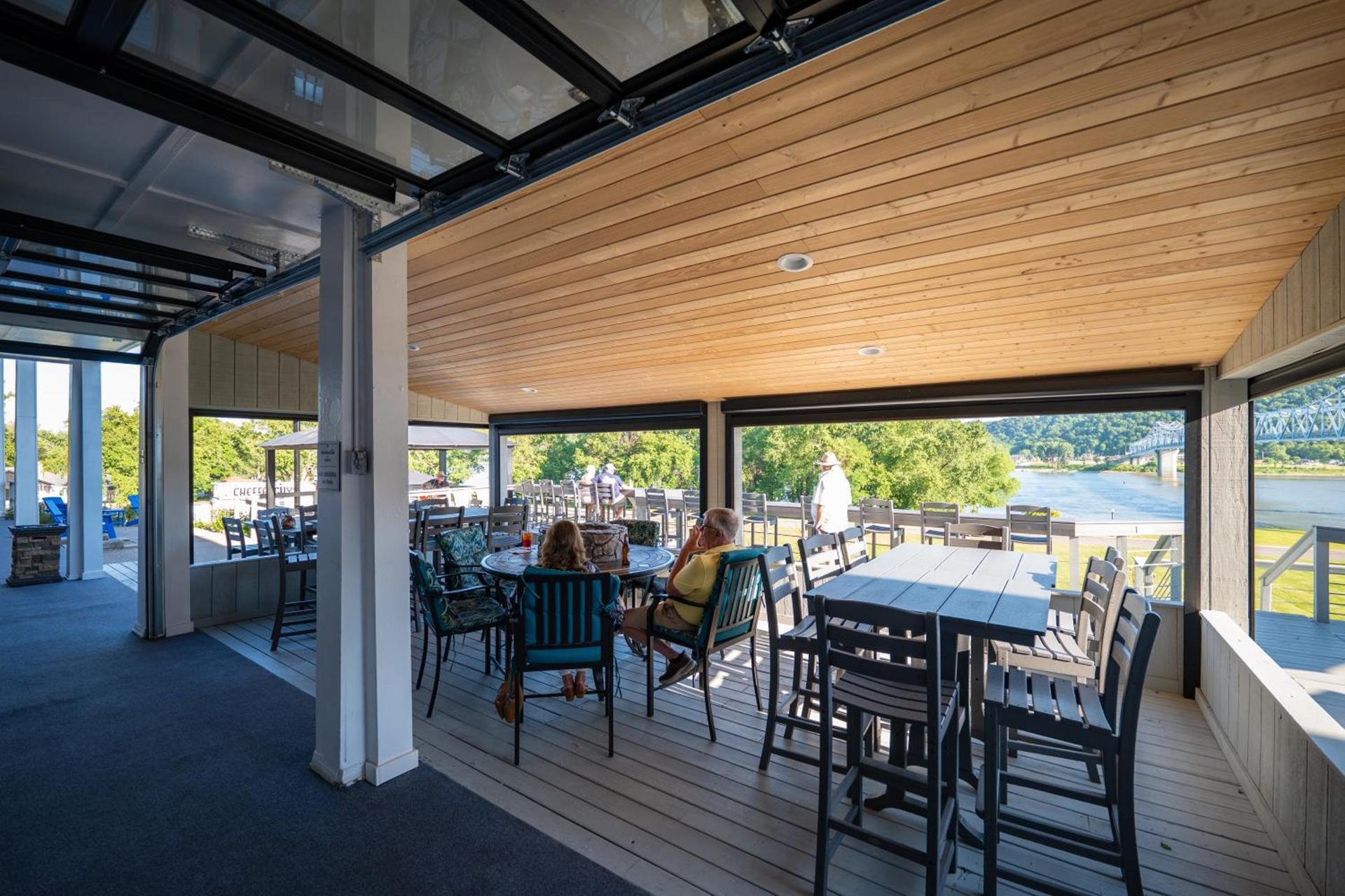 Riverboat Inn & Suites photo 18