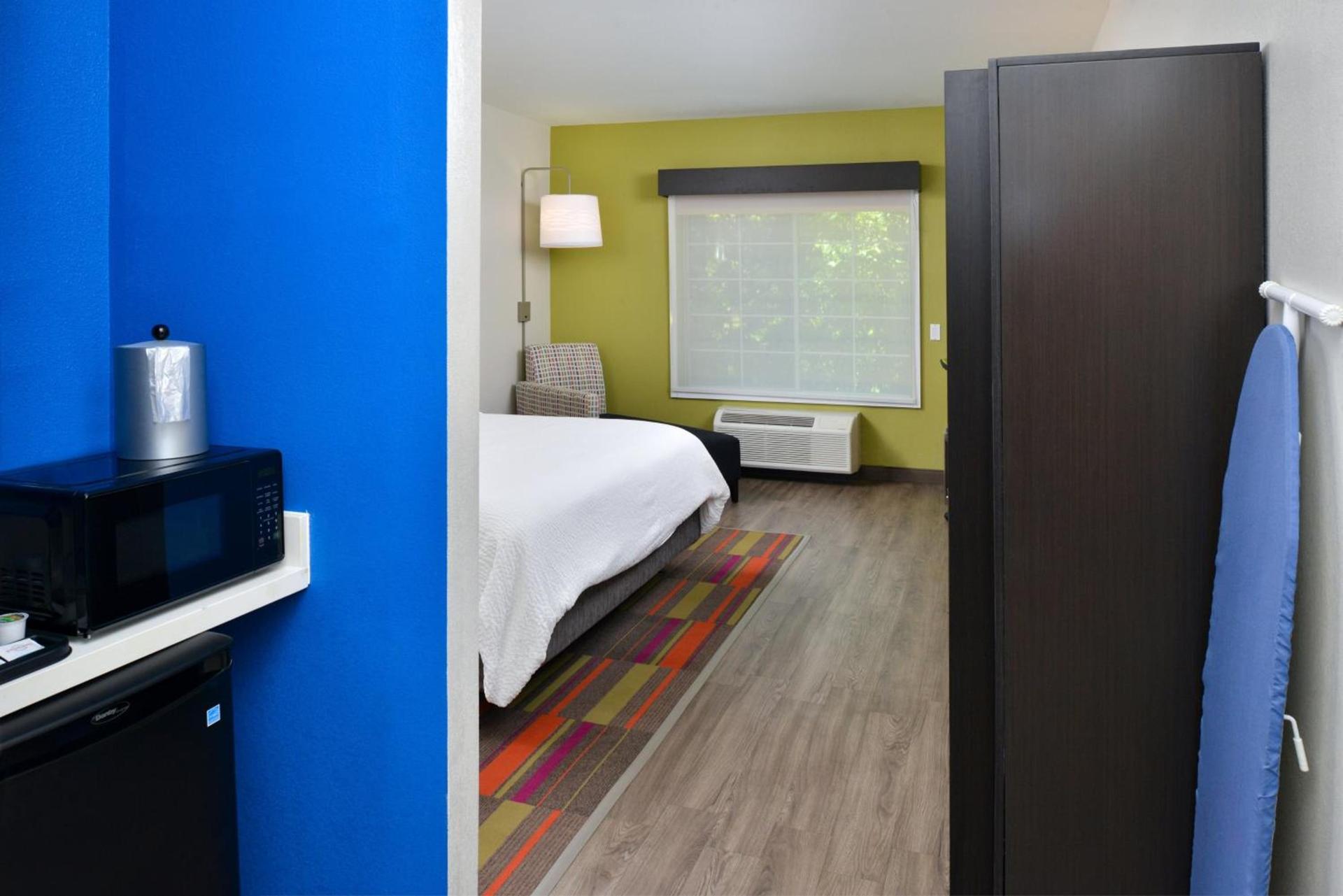 Holiday Inn Express Hotel & Suites Carthage by IHG photo 30