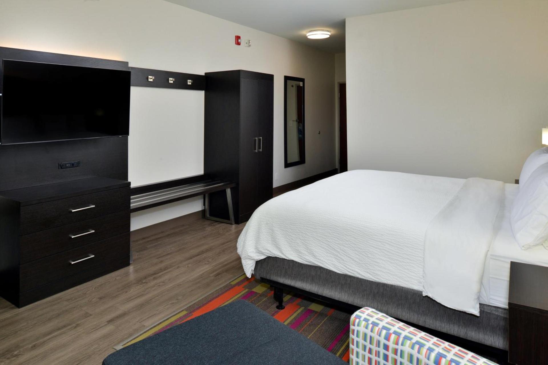 Holiday Inn Express Hotel & Suites Carthage by IHG photo 61