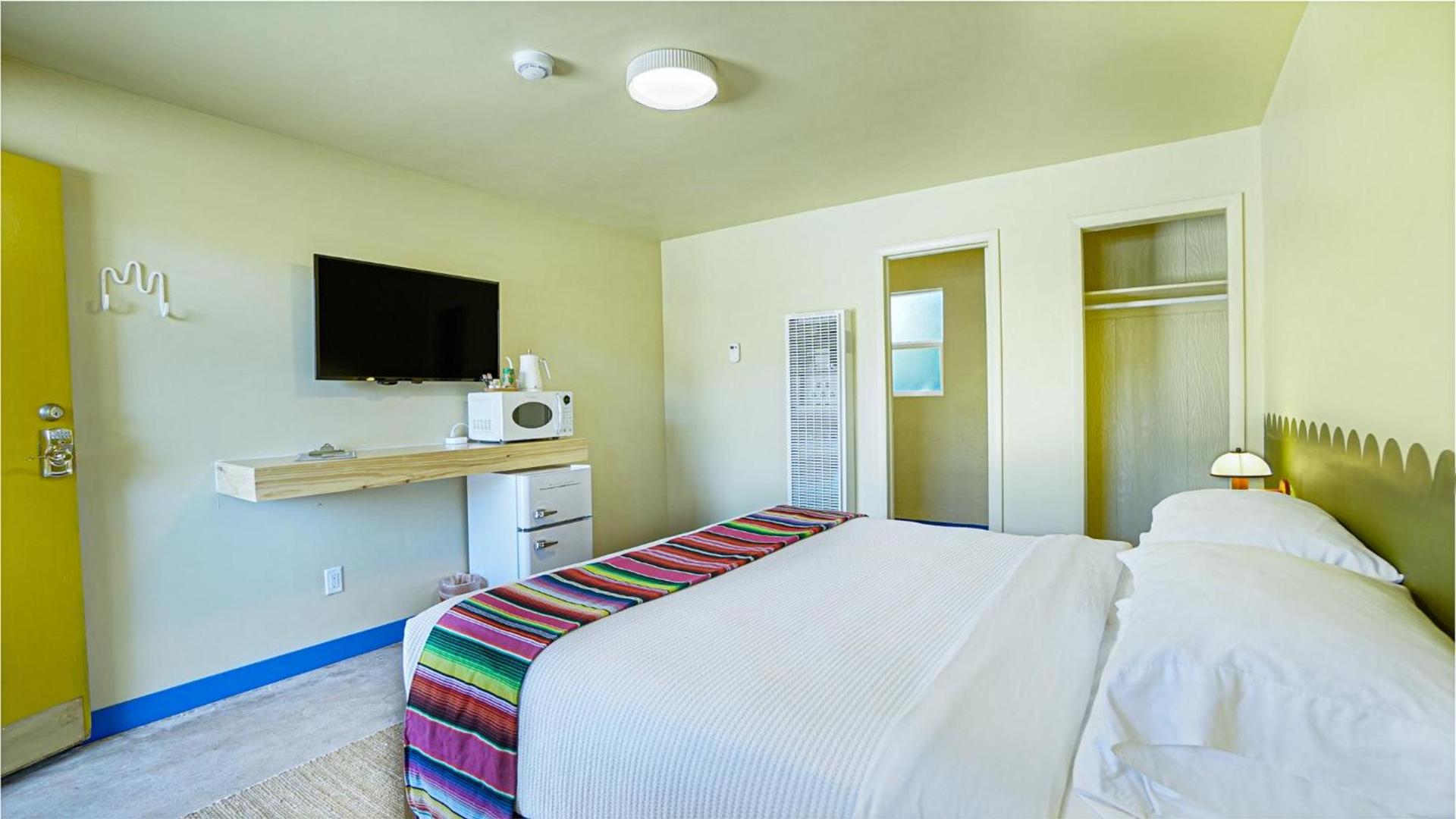 The Siesta Motel photo 6