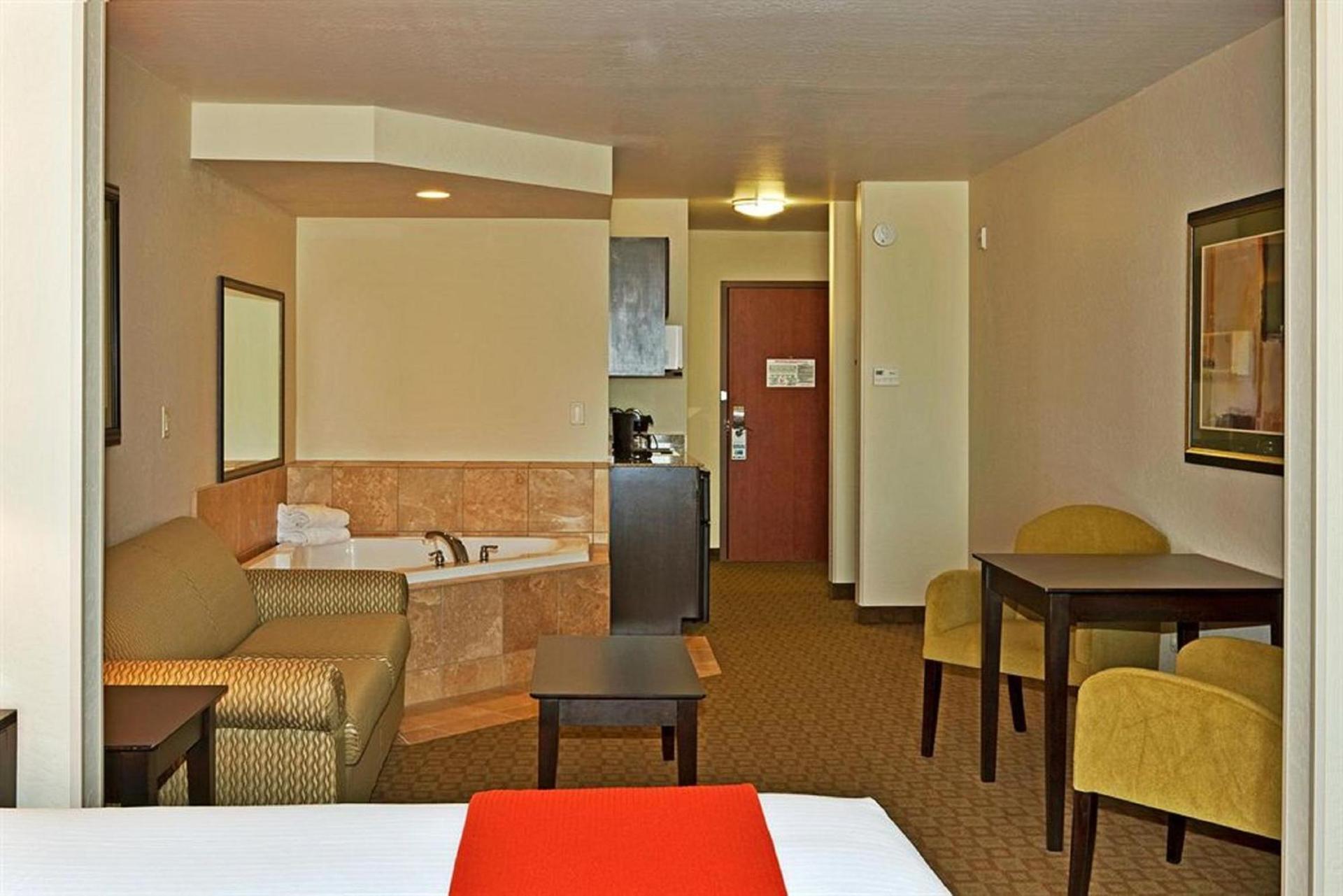 GreenTree Inn and Suites Florence, AZ photo 21