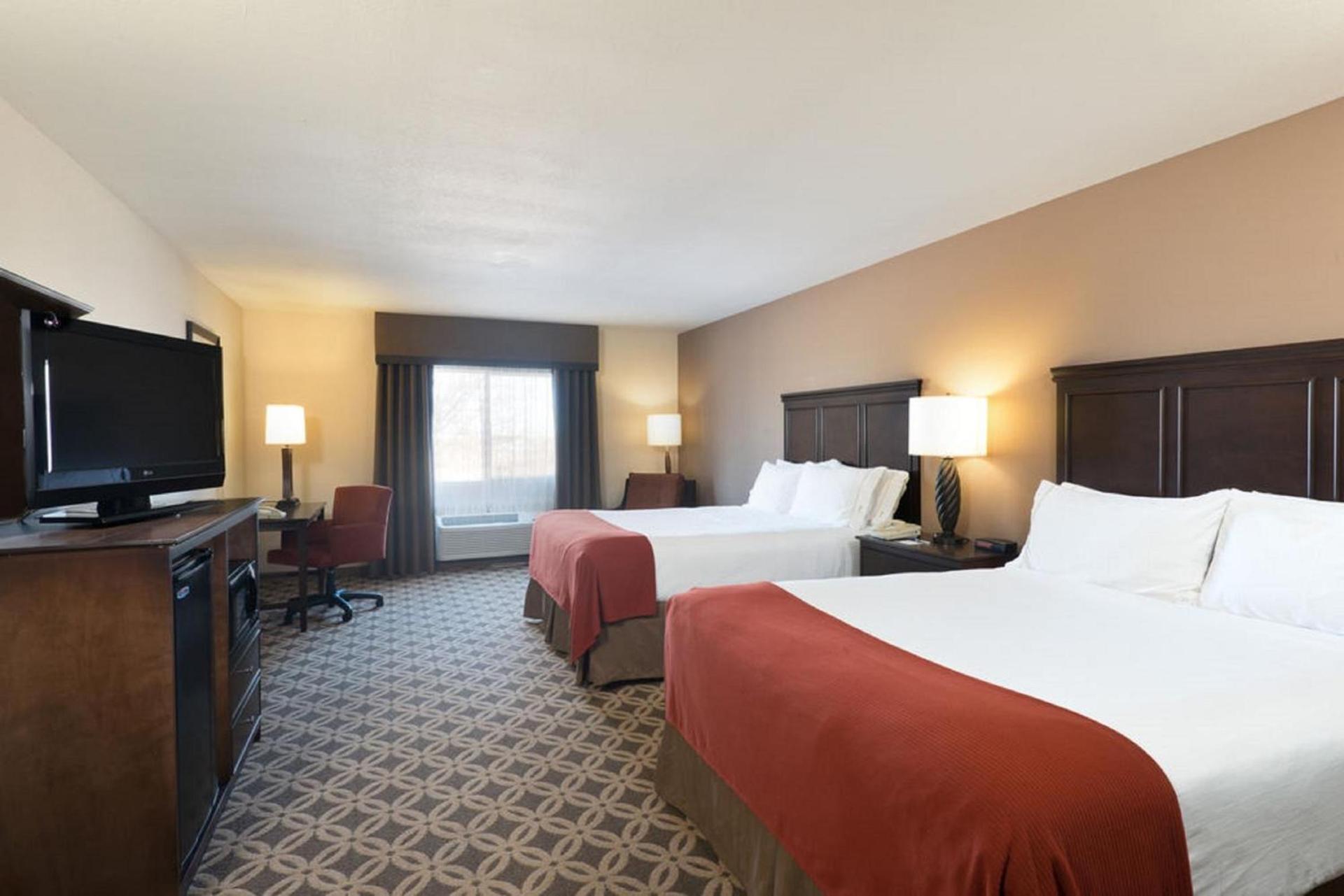 Holiday Inn Express Show Low by IHG photo 3