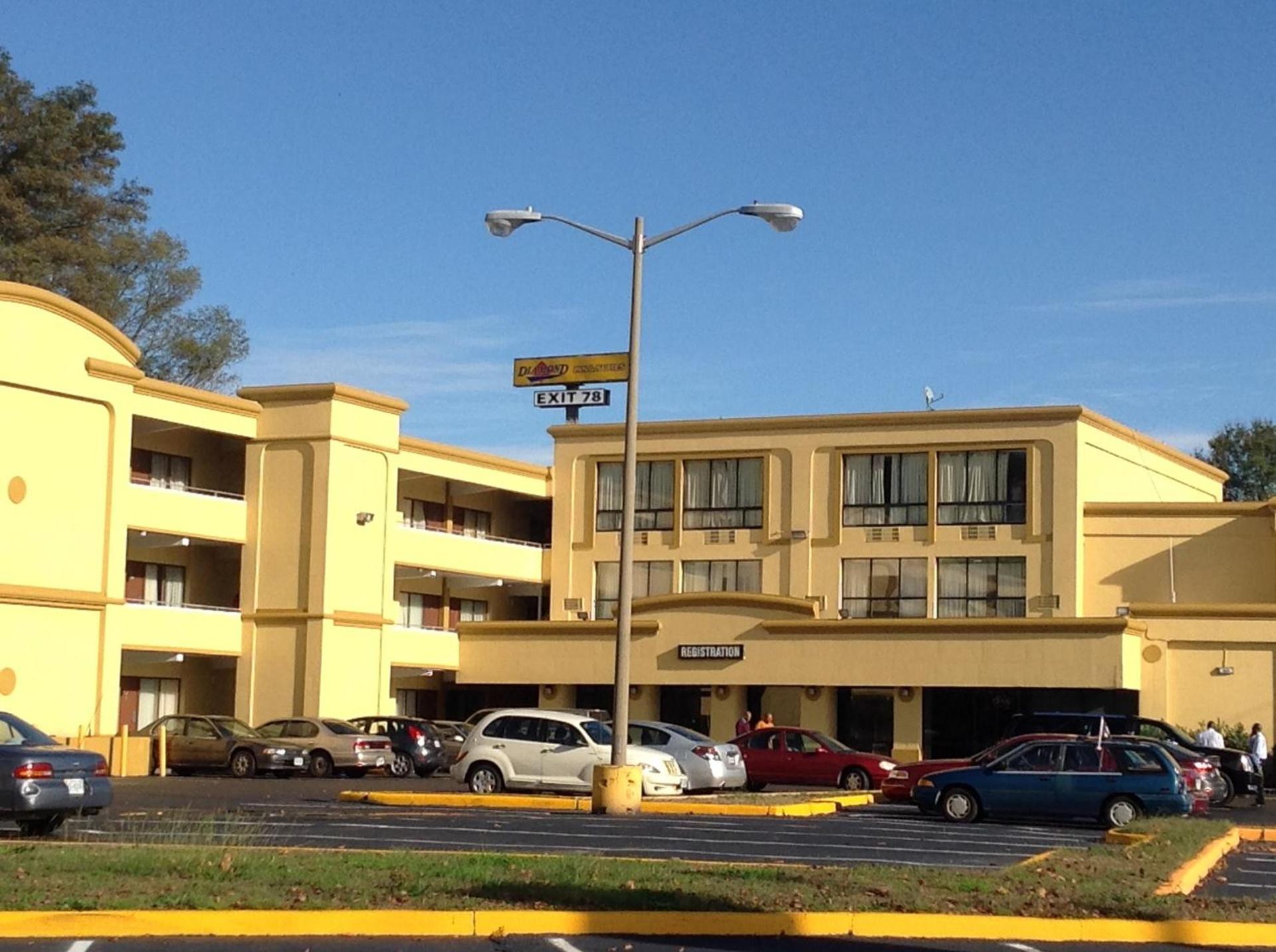 DIAMOND INN & SUITES photo 3