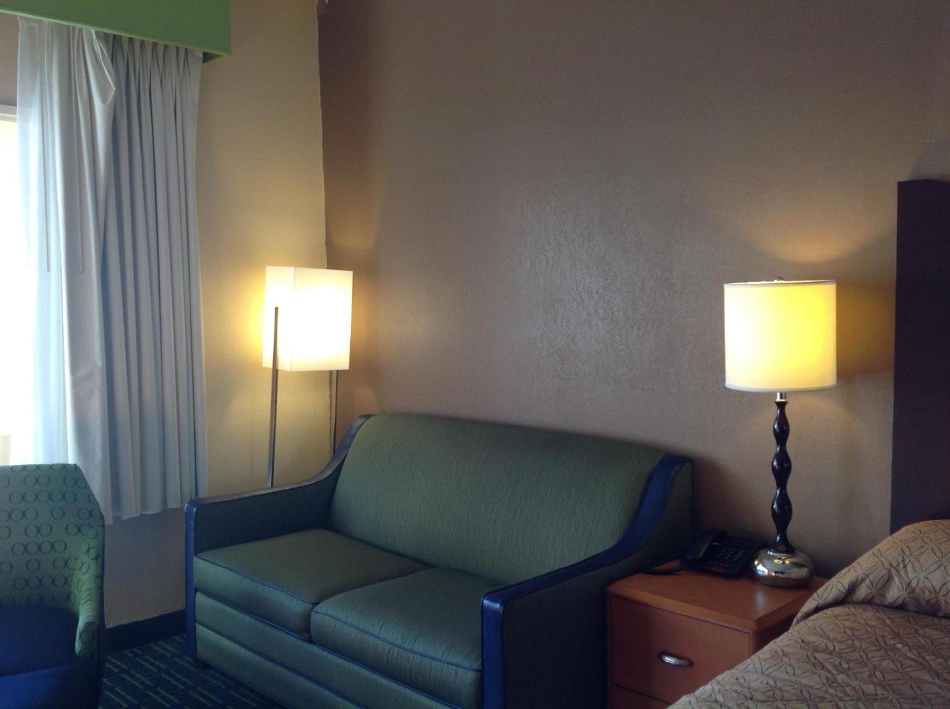 DIAMOND INN & SUITES photo 4