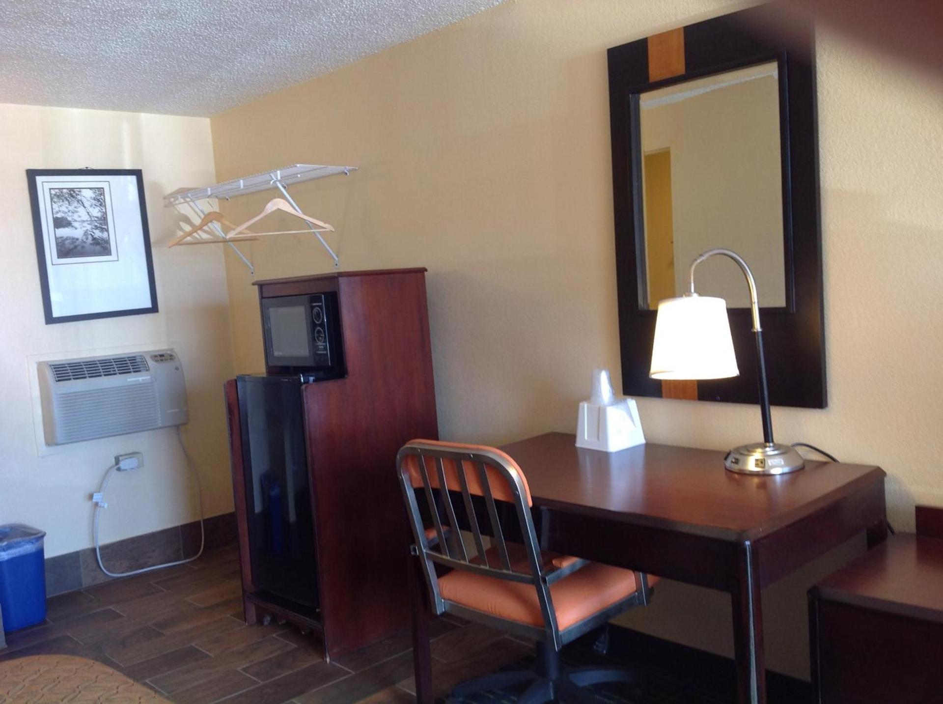 DIAMOND INN & SUITES photo 7