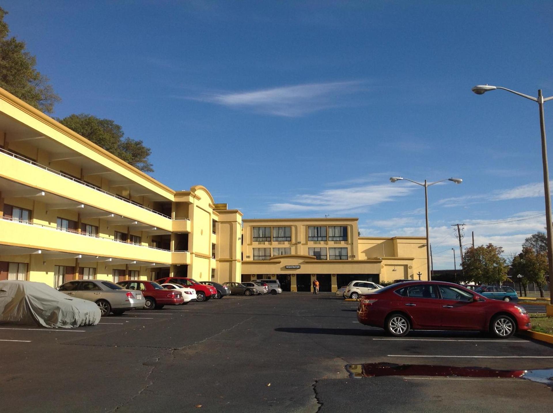 DIAMOND INN & SUITES photo 9