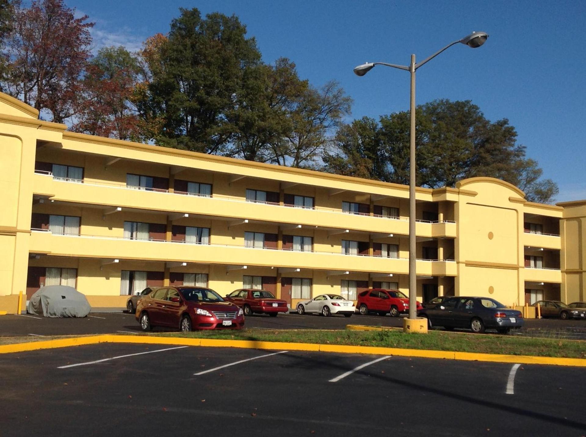 DIAMOND INN & SUITES photo 1