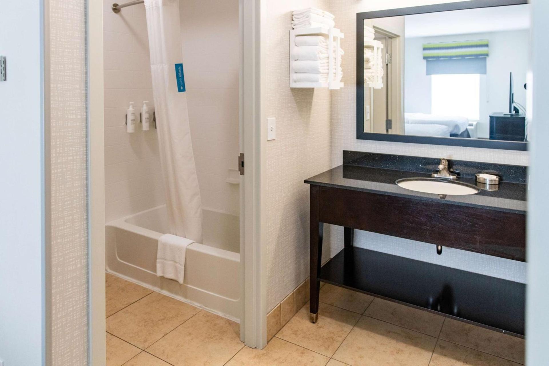 Hampton Inn & Suites Effingham photo 40