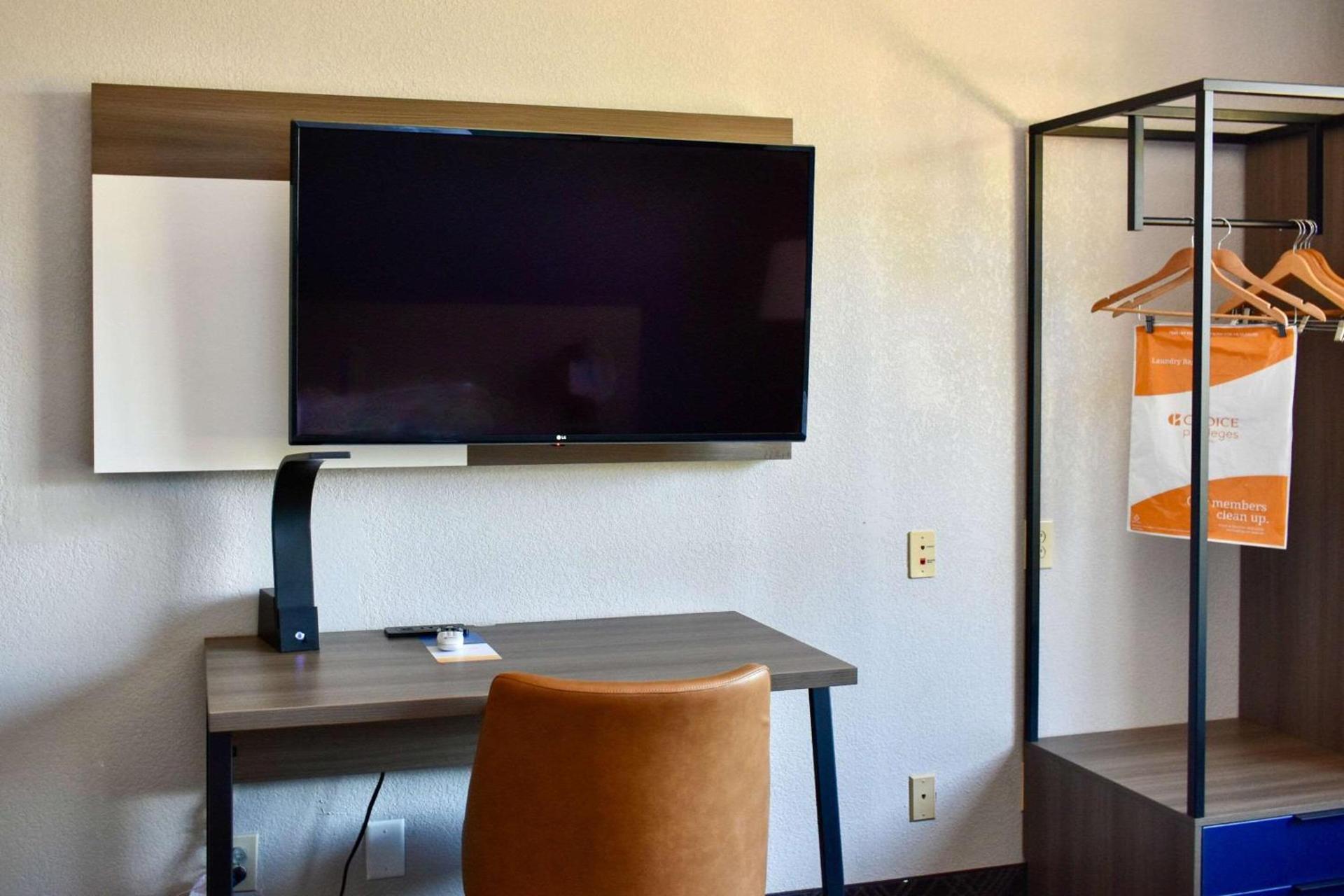Comfort Inn & Suites Cartersville - Emerson Lake Point photo 5