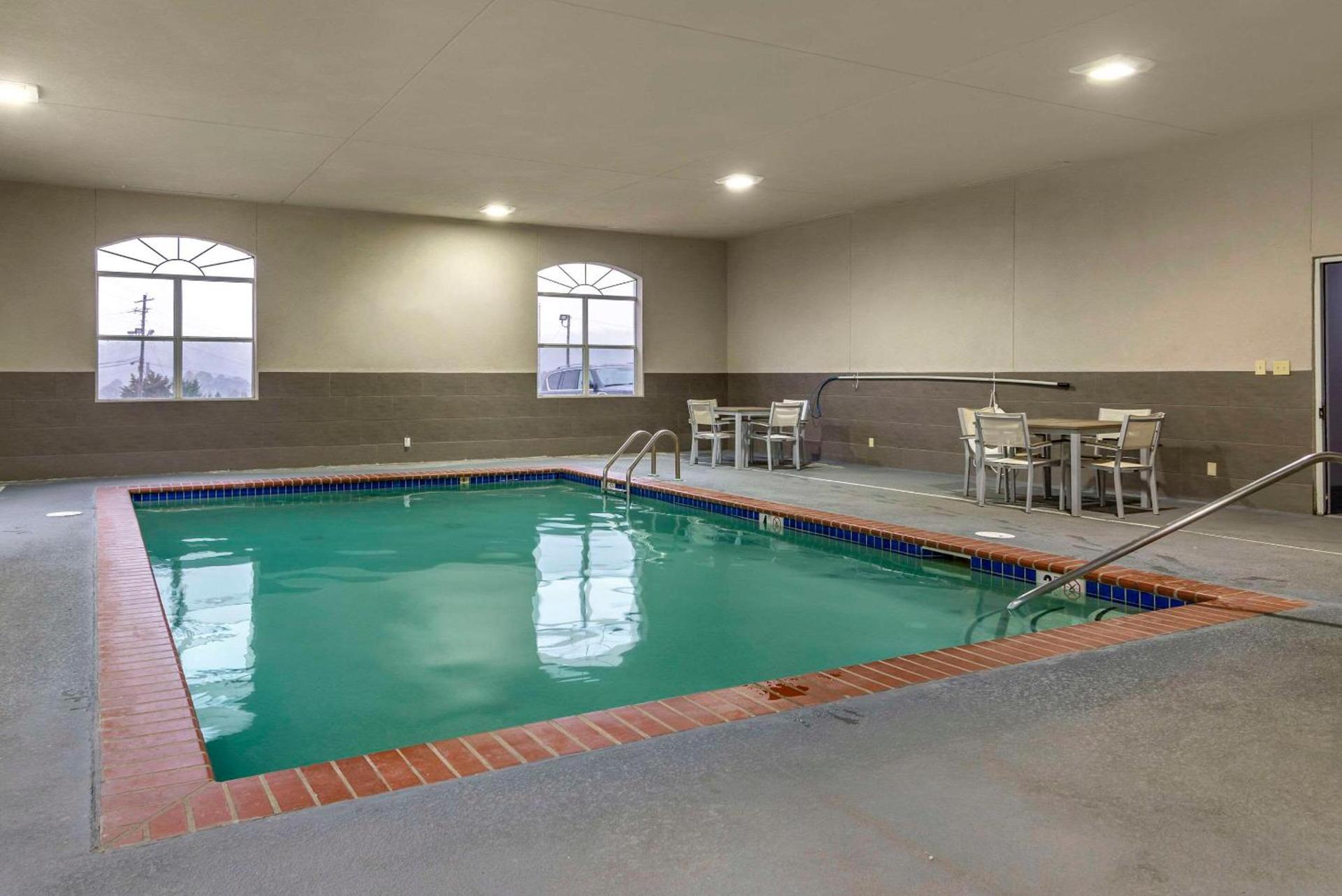 Comfort Inn & Suites Cartersville - Emerson Lake Point photo 20