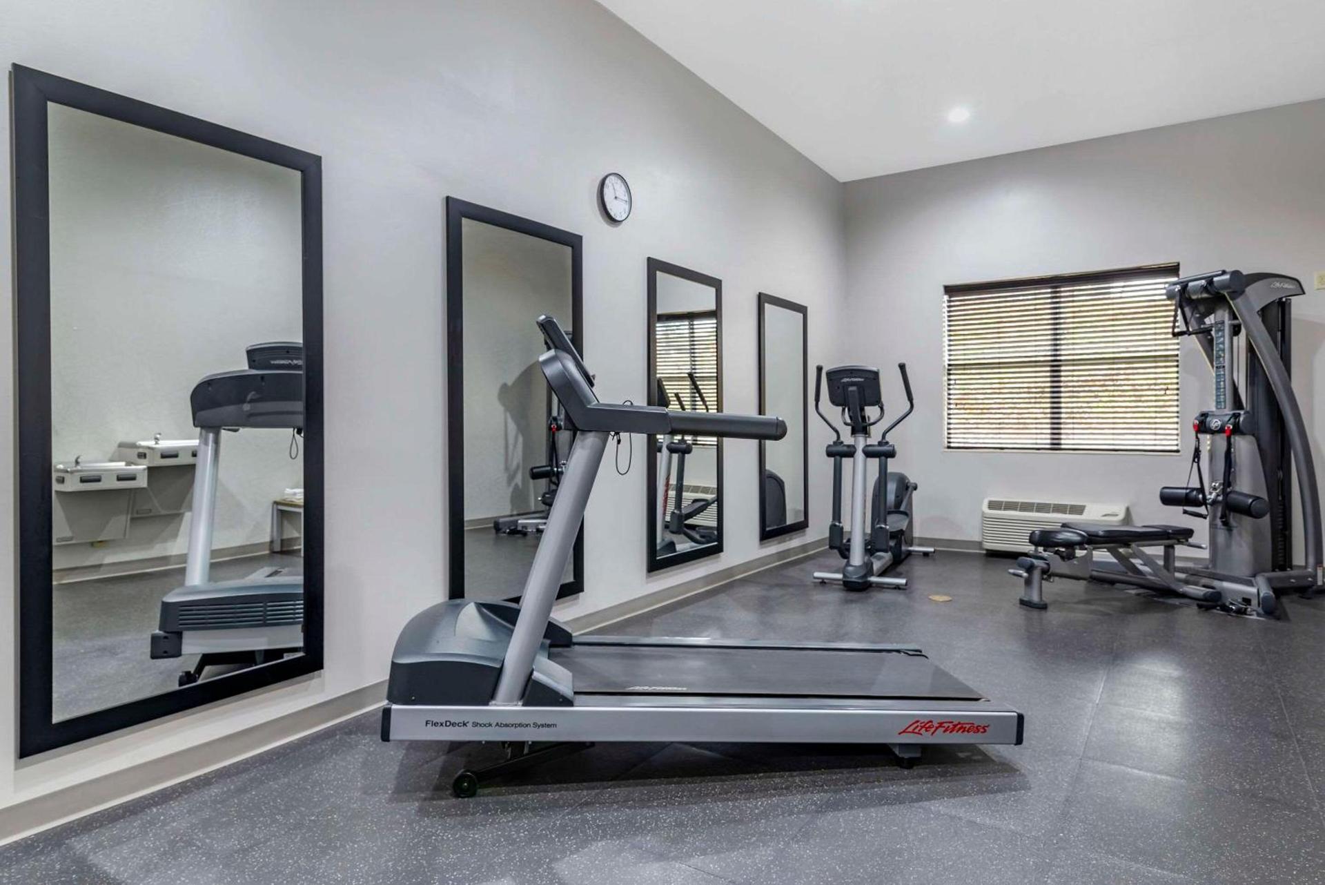 Comfort Inn & Suites Cartersville - Emerson Lake Point photo 21