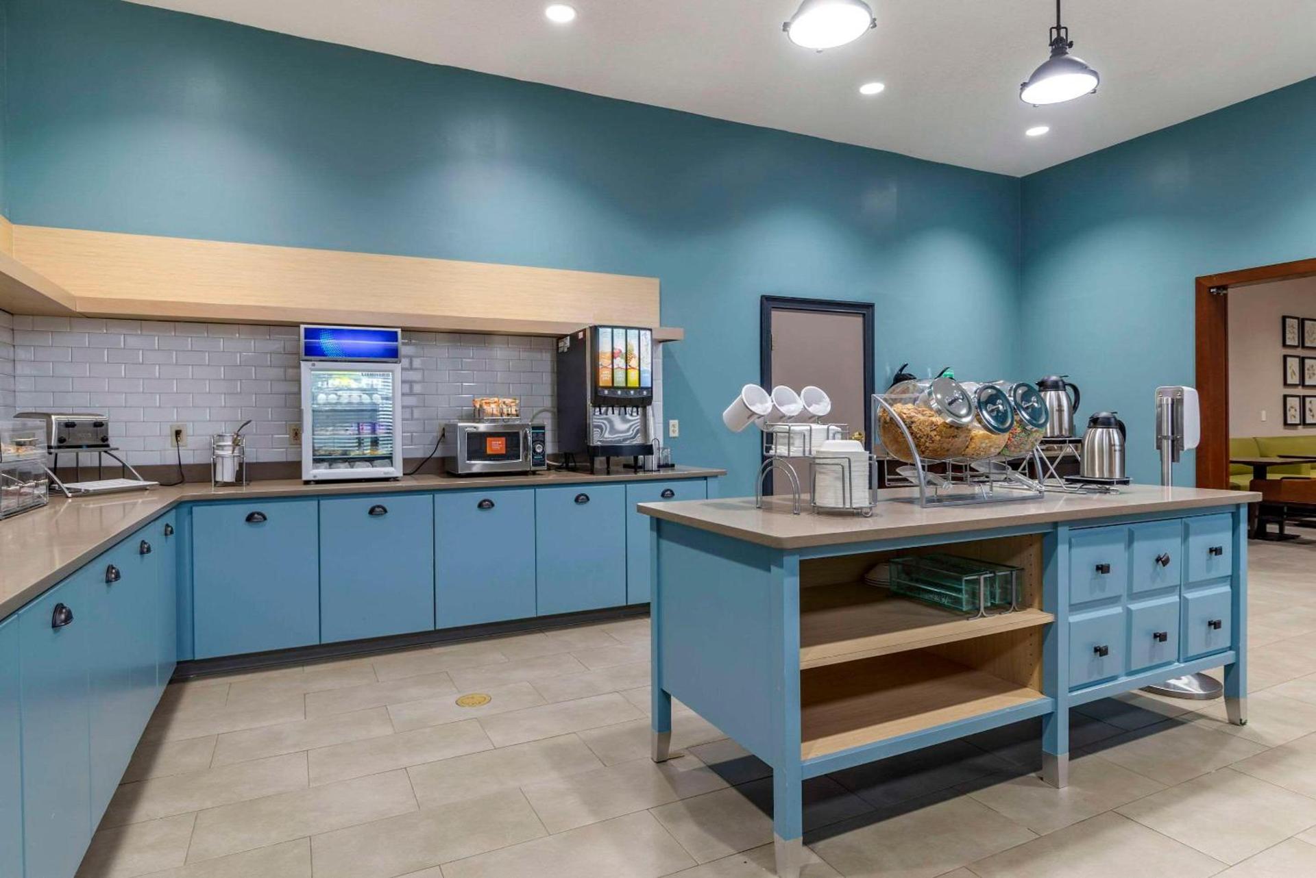 Comfort Inn & Suites Cartersville - Emerson Lake Point photo 24