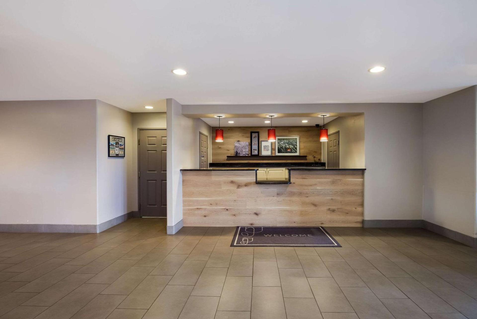 Country Inn & Suites by Radisson, Marion, IL photo 3