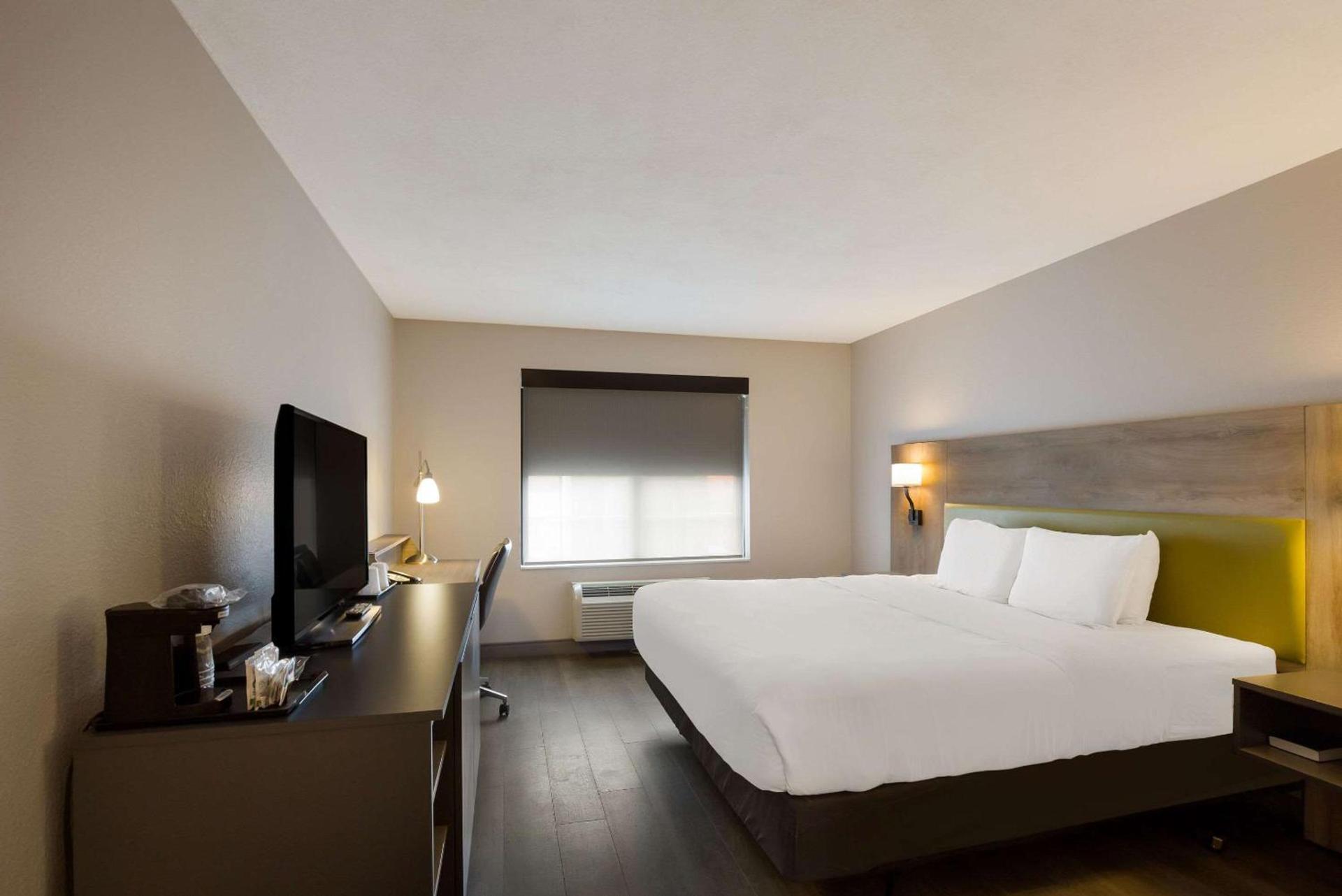 Country Inn & Suites by Radisson, Marion, IL photo 7
