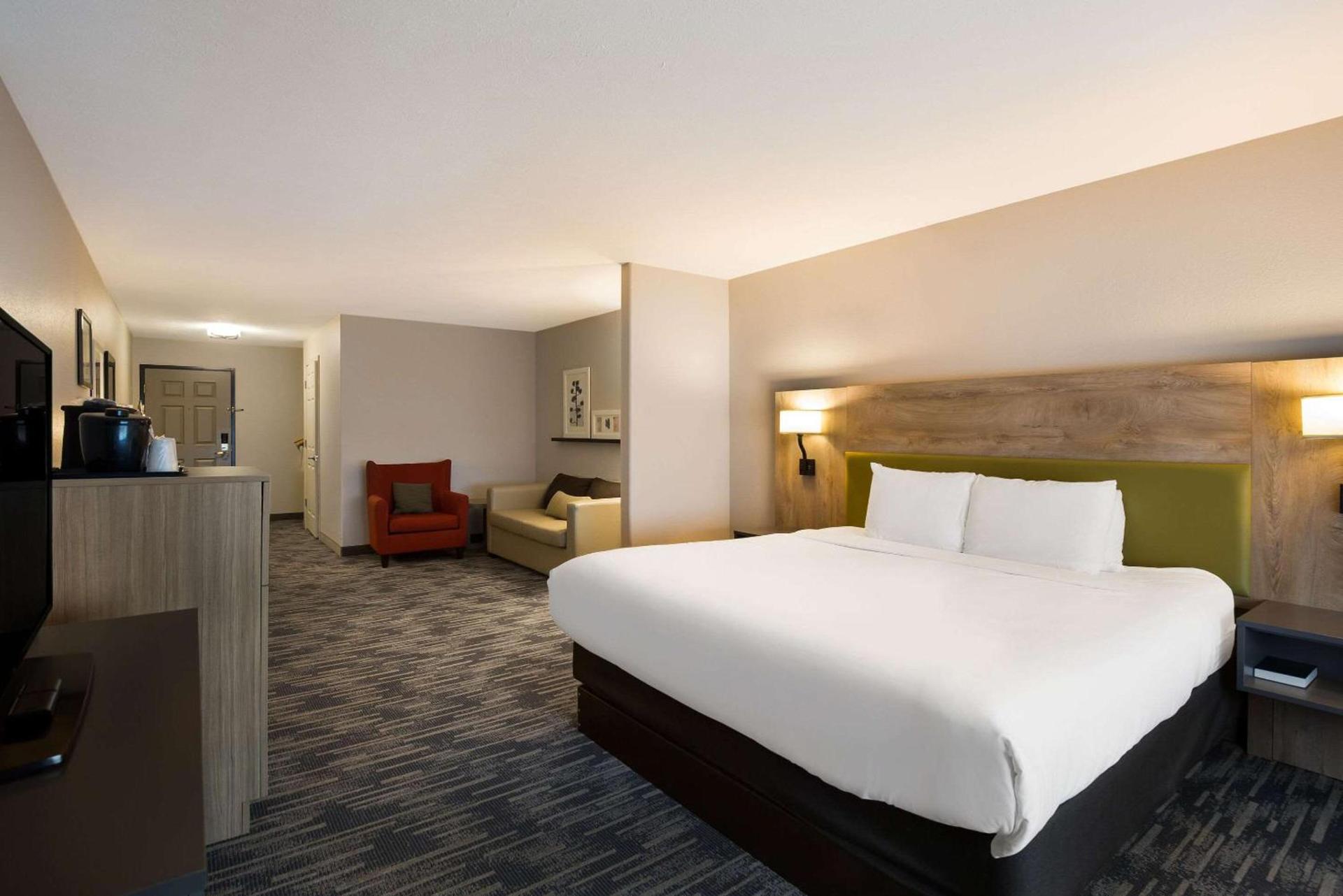 Country Inn & Suites by Radisson, Marion, IL photo 12