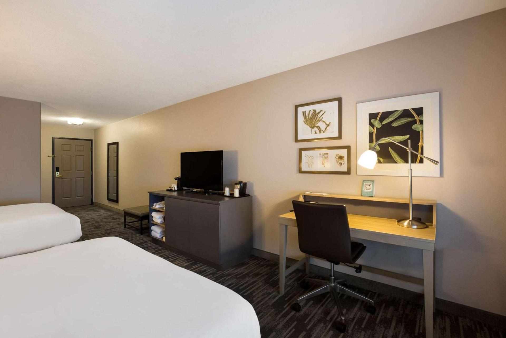 Country Inn & Suites by Radisson, Marion, IL photo 17
