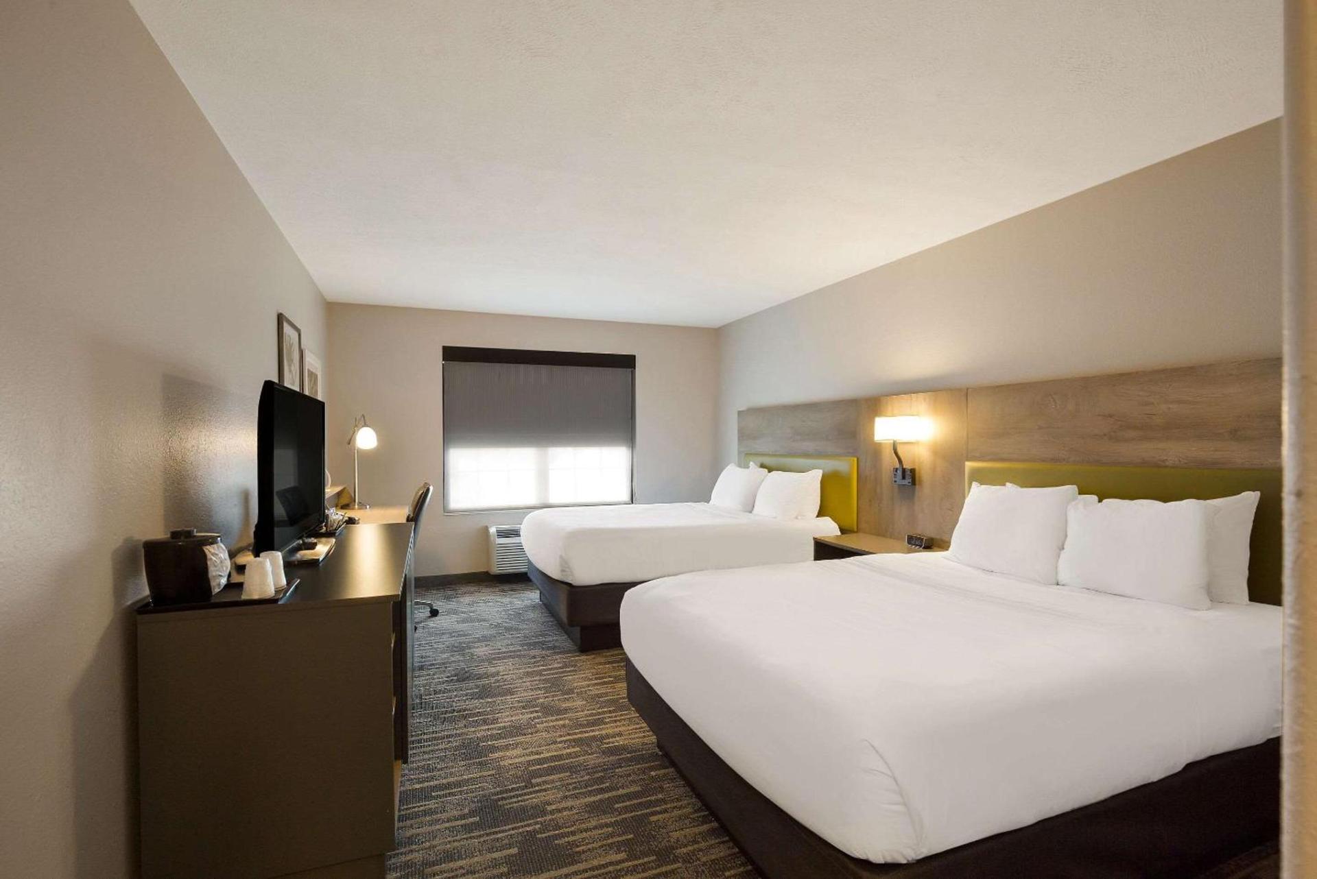 Country Inn & Suites by Radisson, Marion, IL photo 22