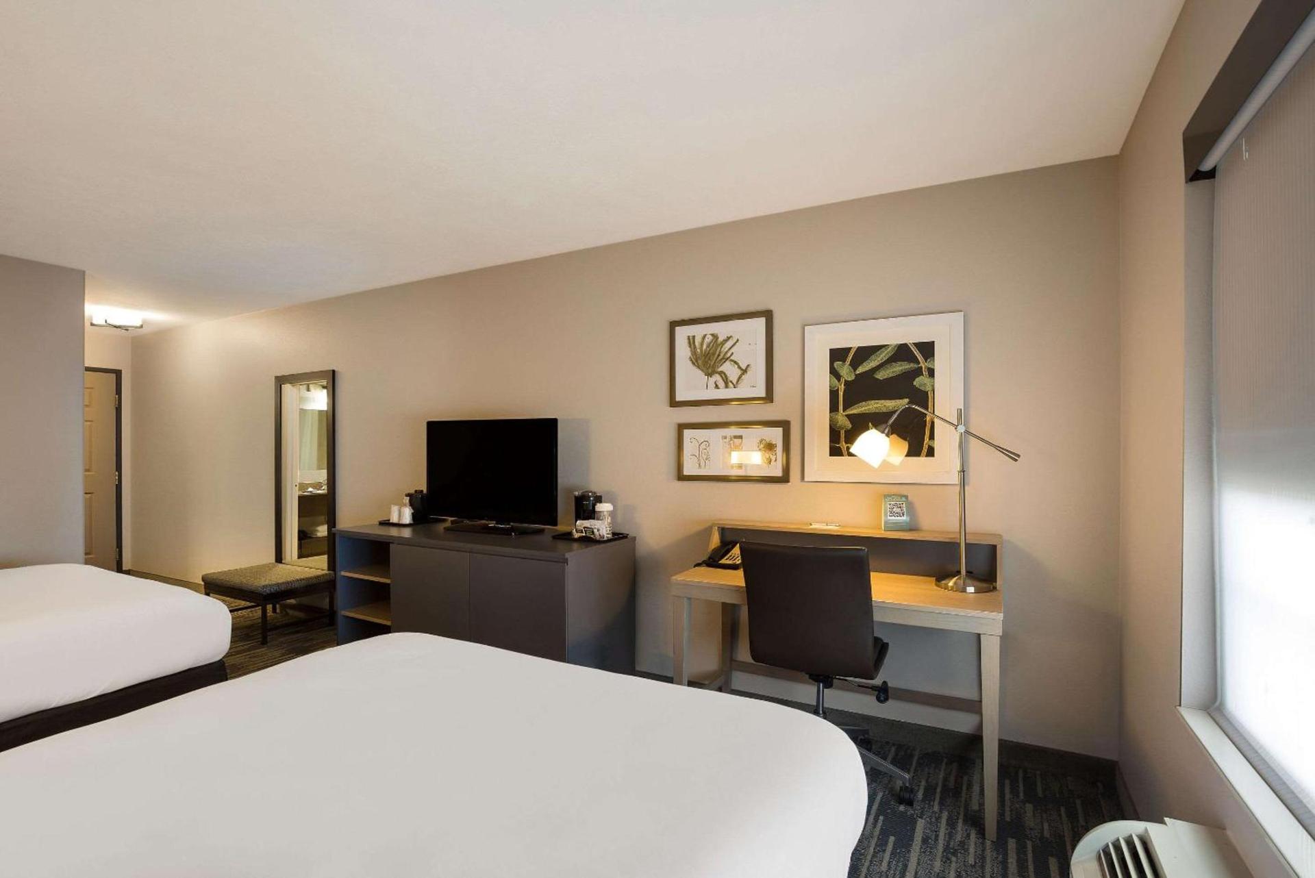 Country Inn & Suites by Radisson, Marion, IL photo 23