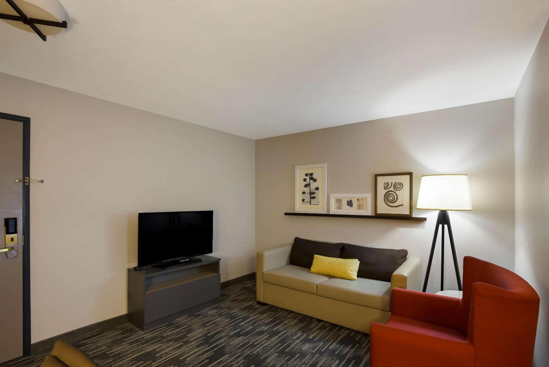 Country Inn & Suites by Radisson, Marion, IL photo 27