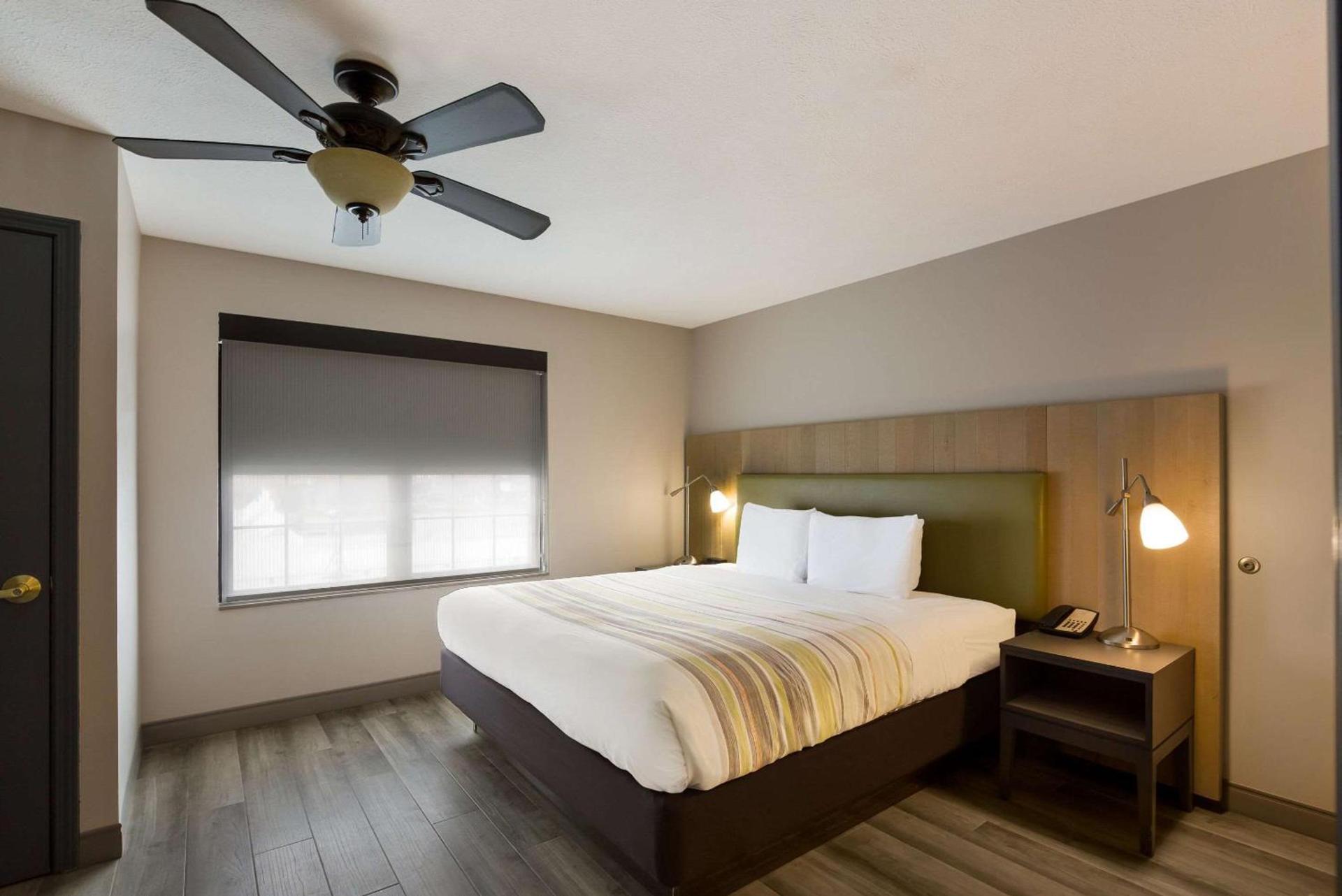 Country Inn & Suites by Radisson, Marion, IL photo 32